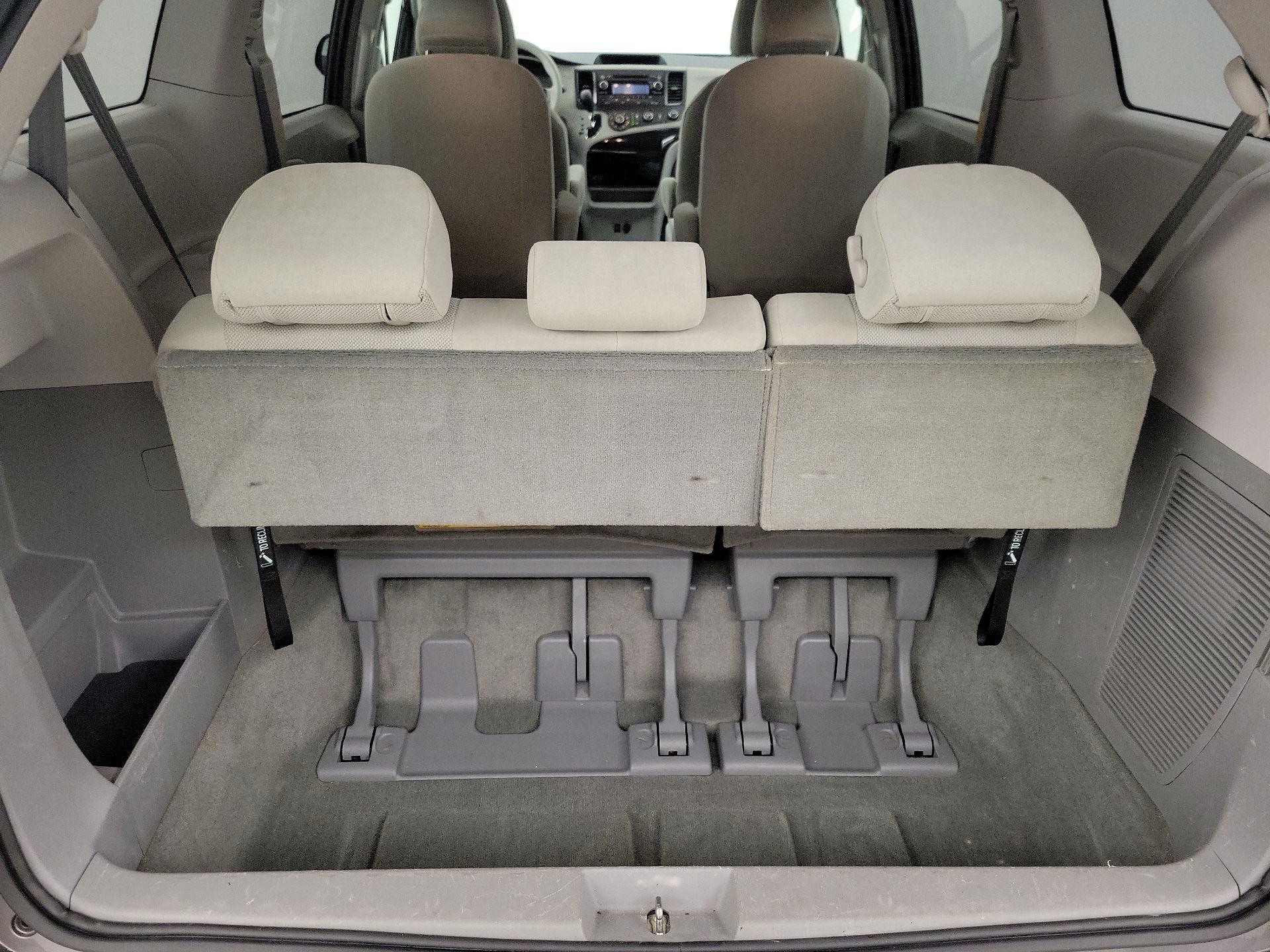 Thumbnail: 2014 Toyota Sienna - 20