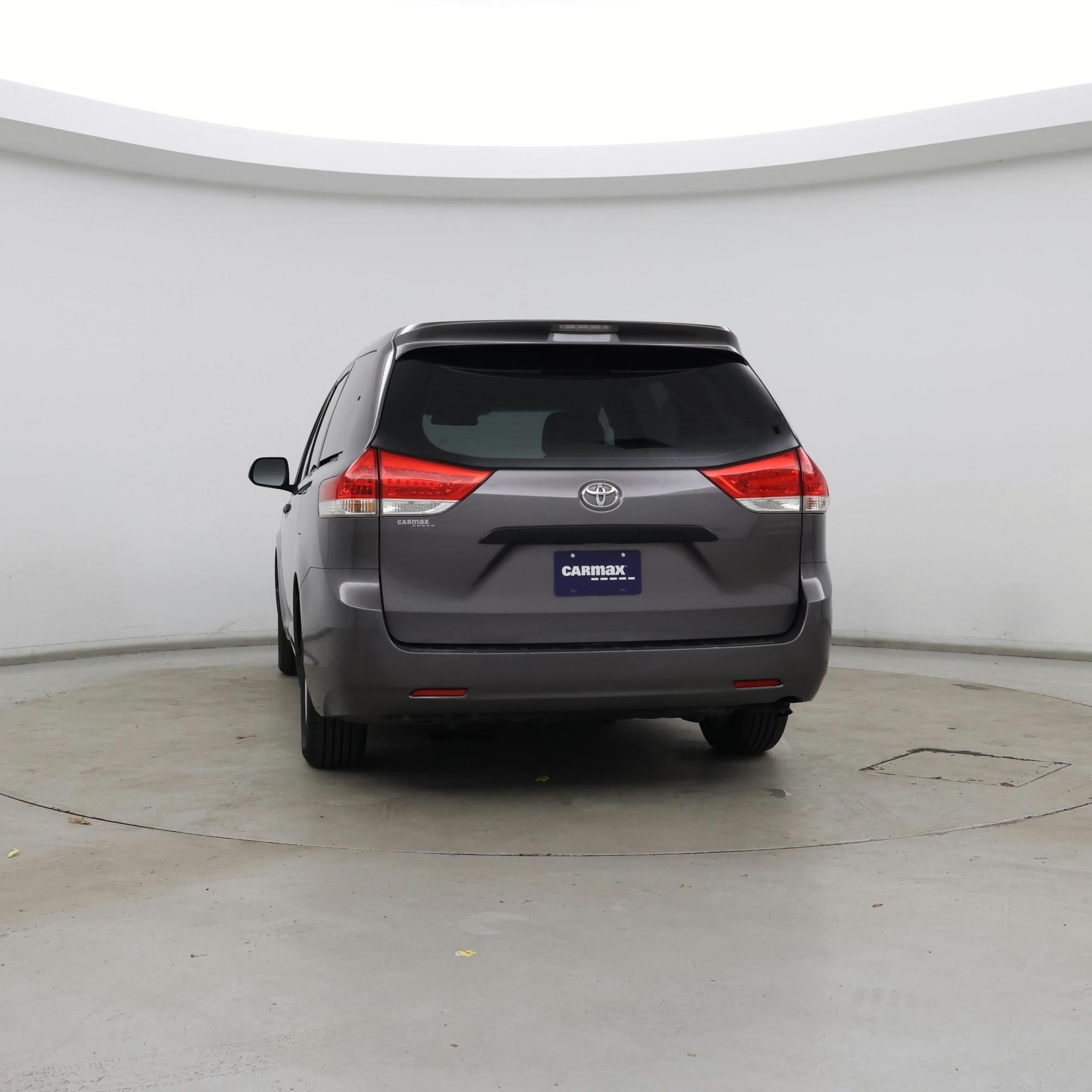 Thumbnail: 2014 Toyota Sienna - 6