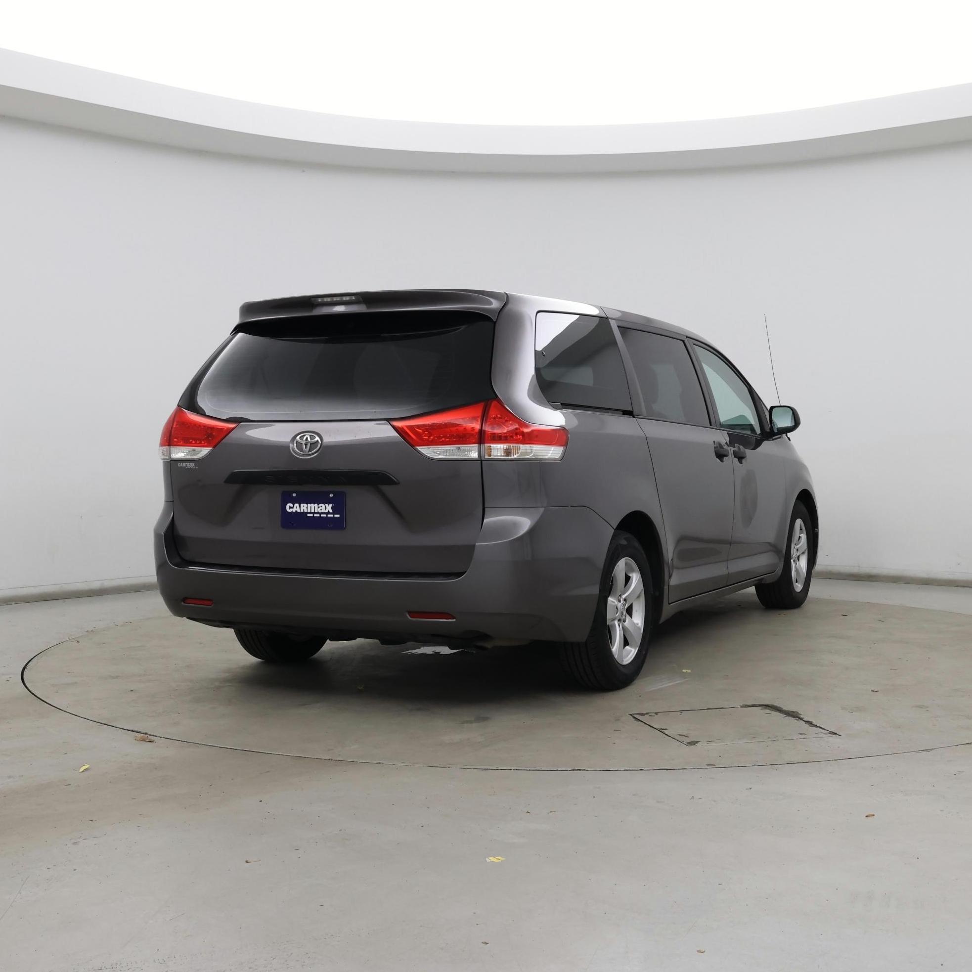 Thumbnail: 2014 Toyota Sienna - 8