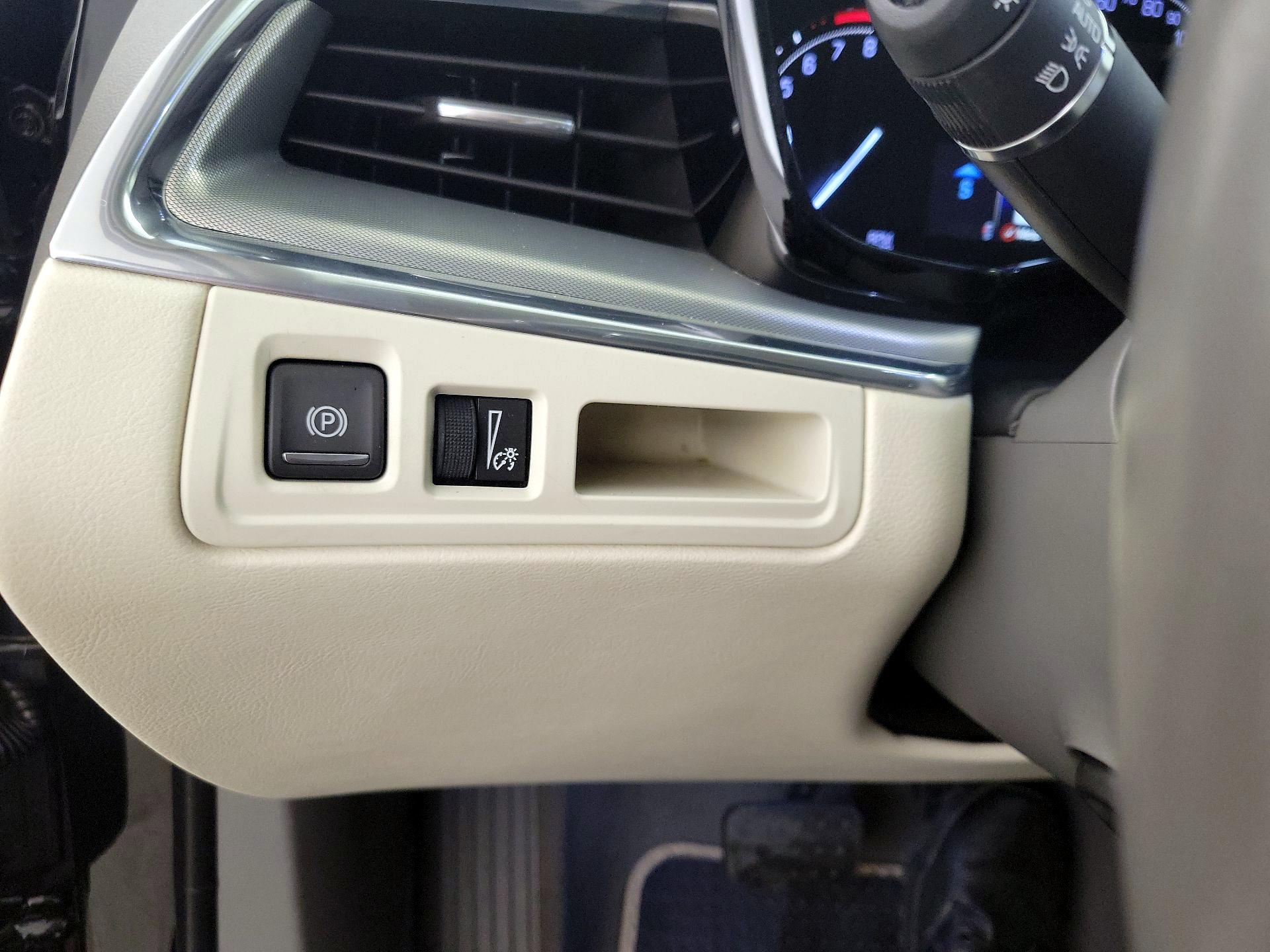 Thumbnail: 2018 Cadillac XT5 - 13