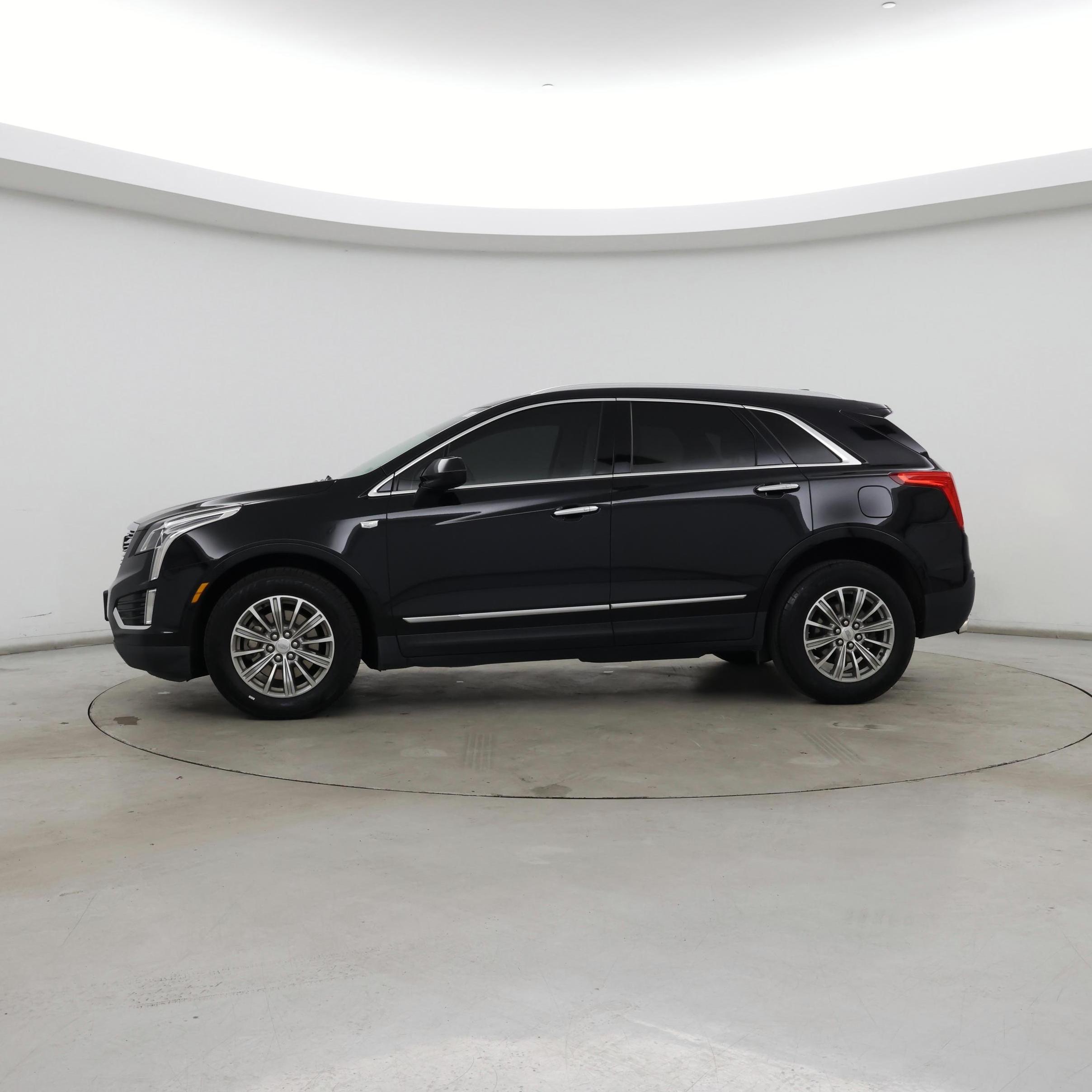 Thumbnail: 2018 Cadillac XT5 - 3