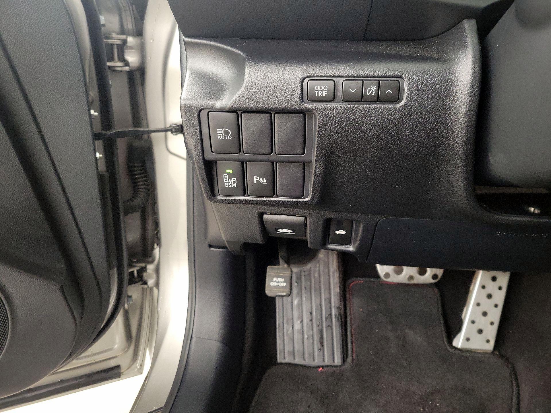 Thumbnail: 2020 Lexus IS - 13