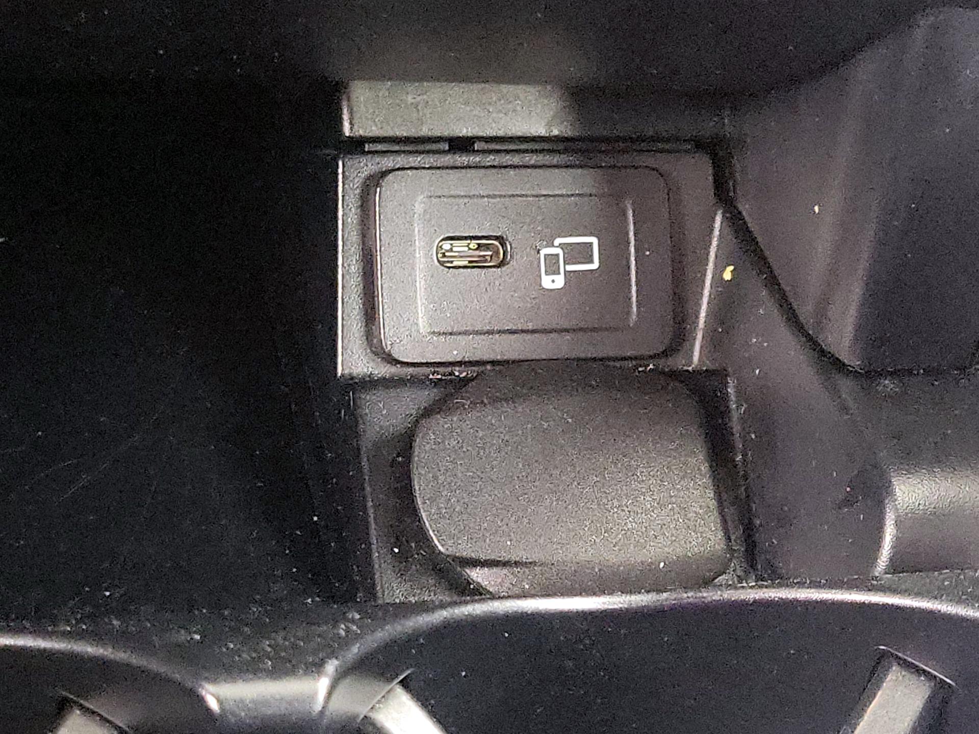 Thumbnail: 2022 Mercedes-Benz E-Class - 19