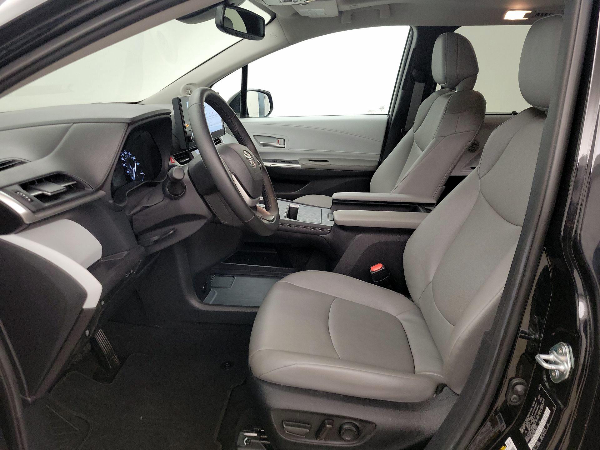 Thumbnail: 2025 Toyota Sienna - 11