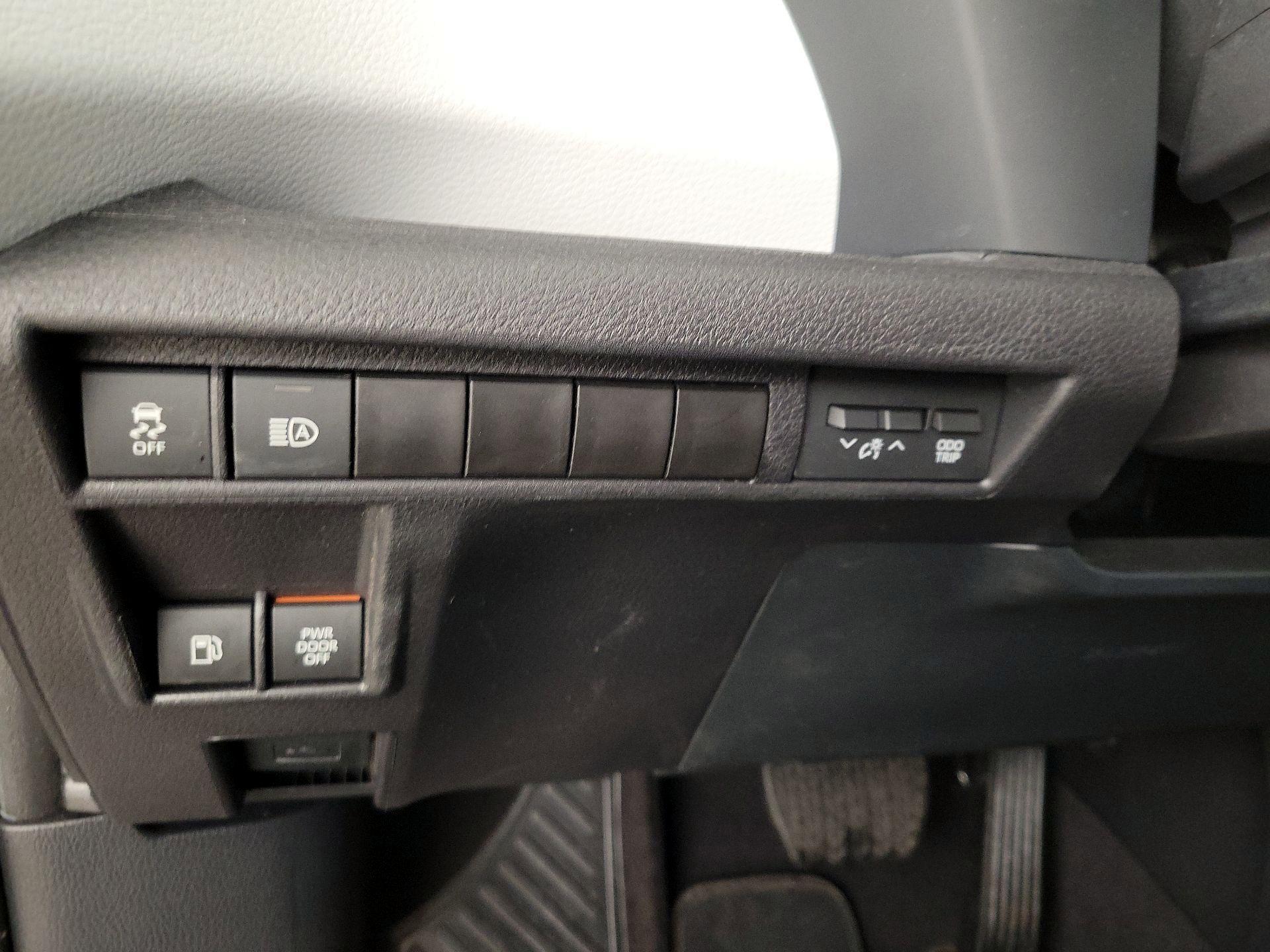 Thumbnail: 2025 Toyota Sienna - 13