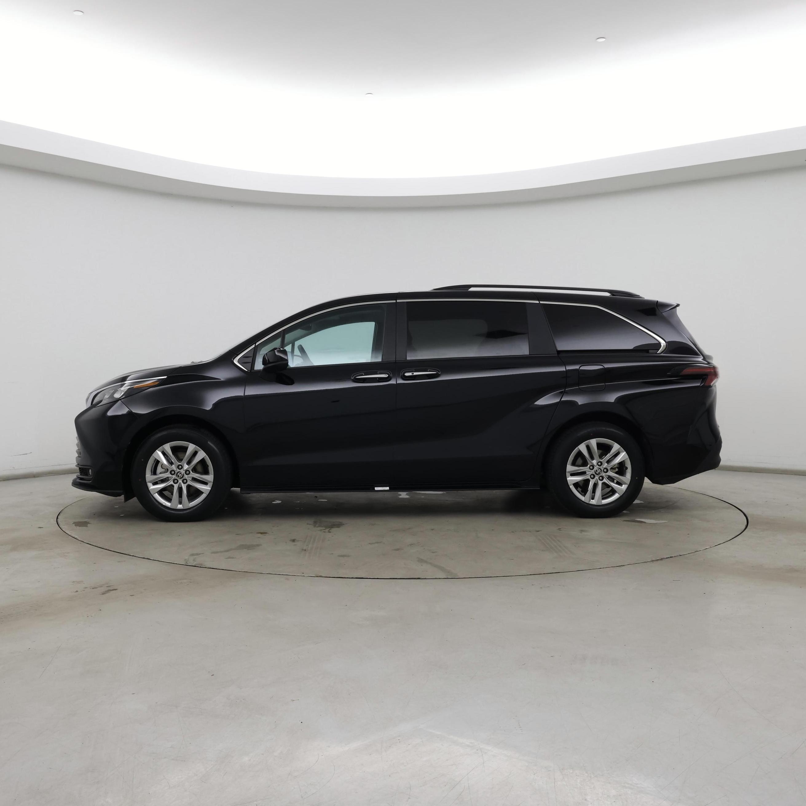 Thumbnail: 2025 Toyota Sienna - 3