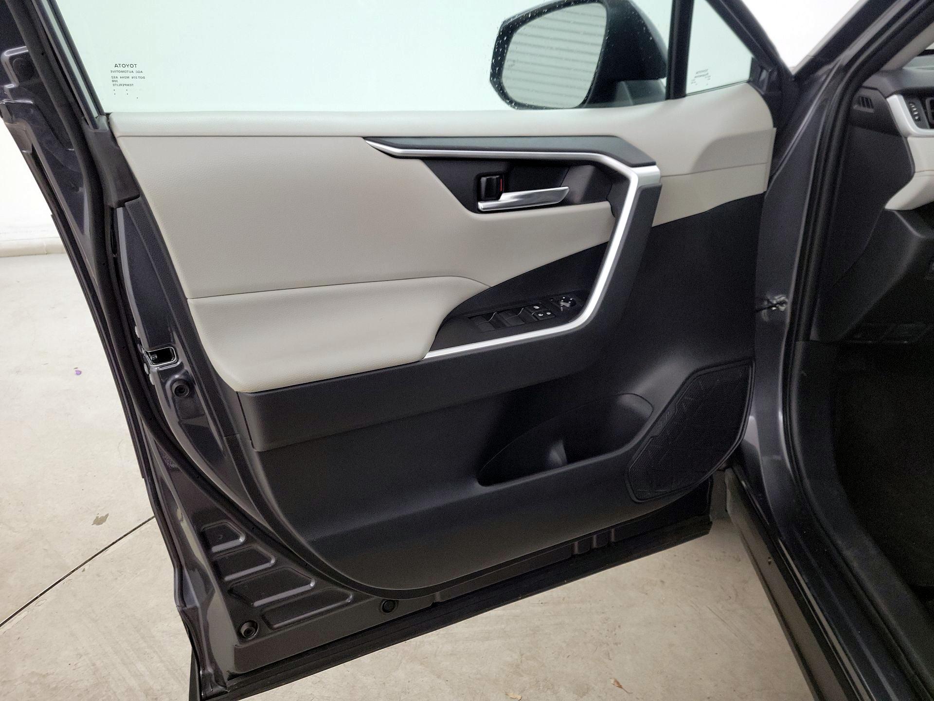 Thumbnail: 2021 Toyota RAV4 - 12