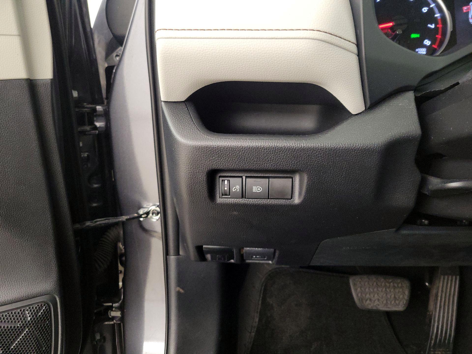 Thumbnail: 2021 Toyota RAV4 - 13