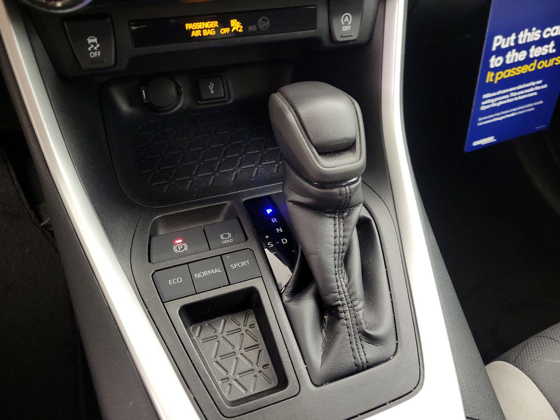 Thumbnail: 2021 Toyota RAV4 - 17