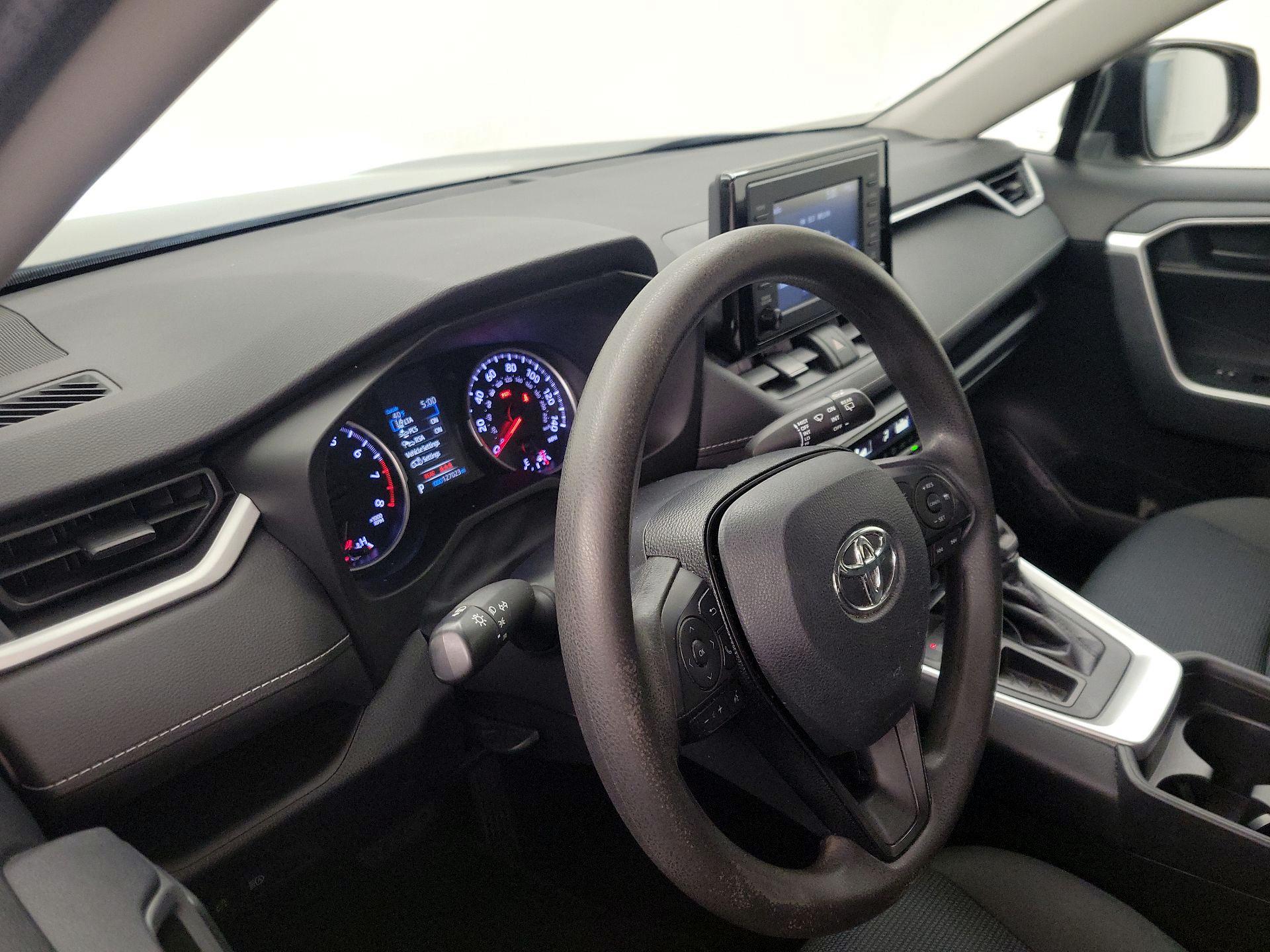 Thumbnail: 2019 Toyota RAV4 - 9
