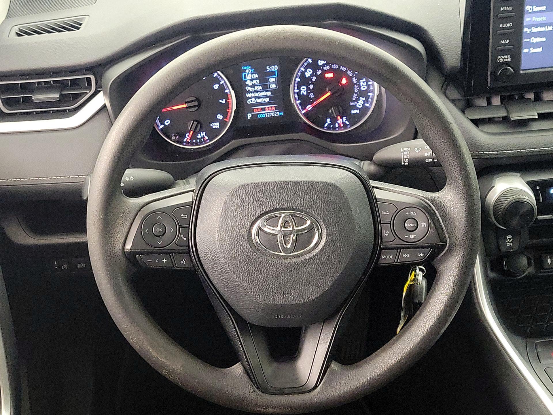 Thumbnail: 2019 Toyota RAV4 - 10