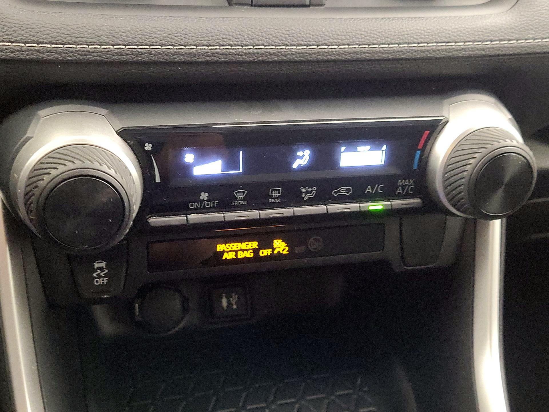 Thumbnail: 2019 Toyota RAV4 - 16