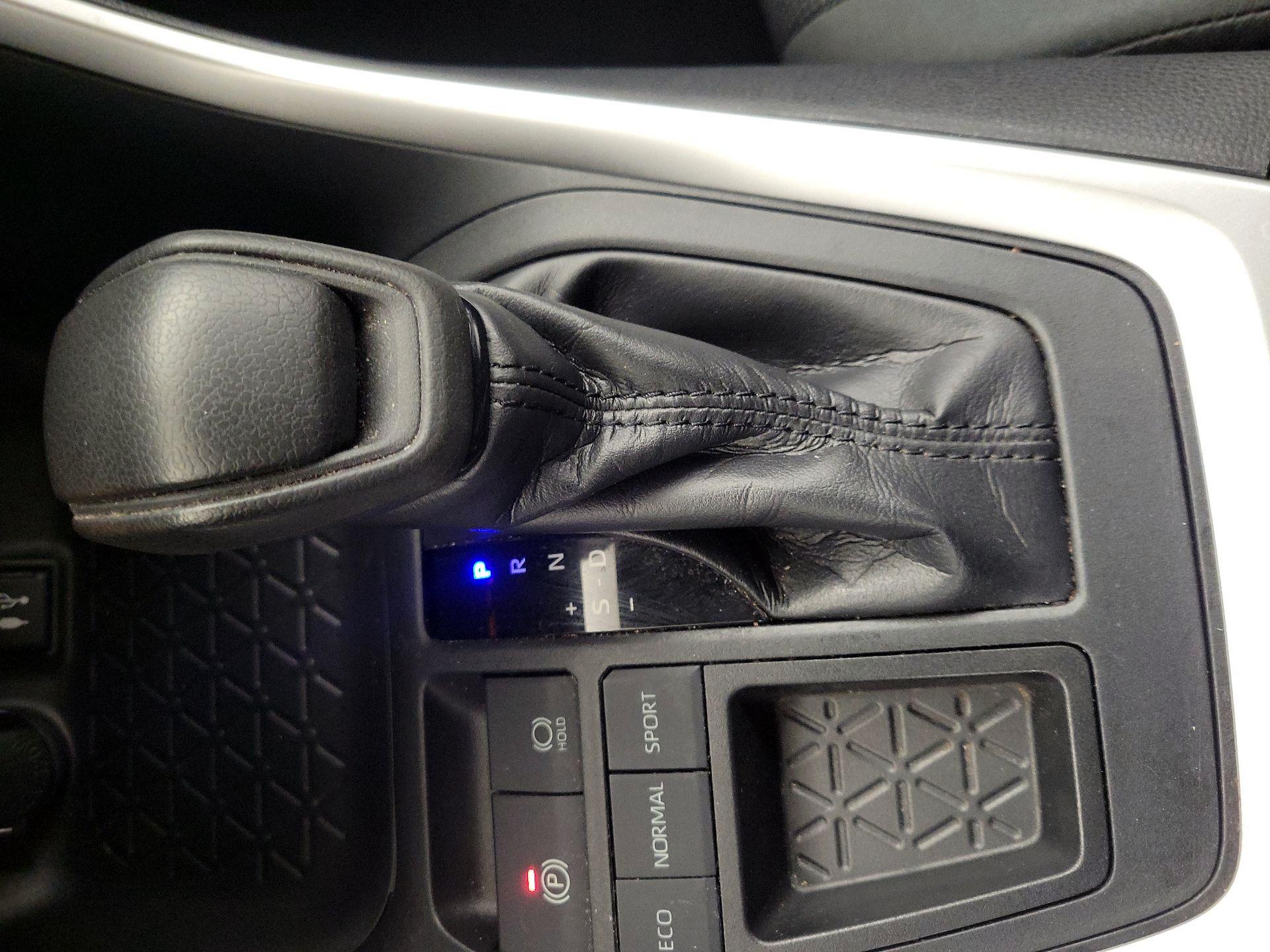 Thumbnail: 2019 Toyota RAV4 - 17