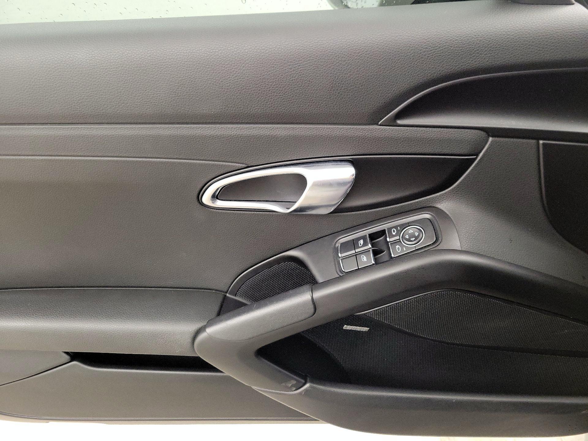 Thumbnail: 2018 Porsche 718 Cayman - 12