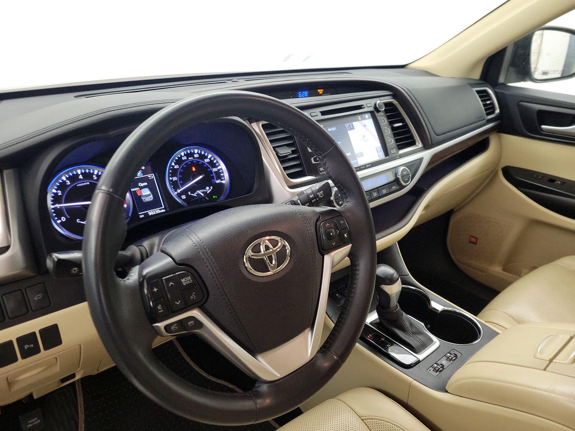 Thumbnail: 2016 Toyota Highlander - 9