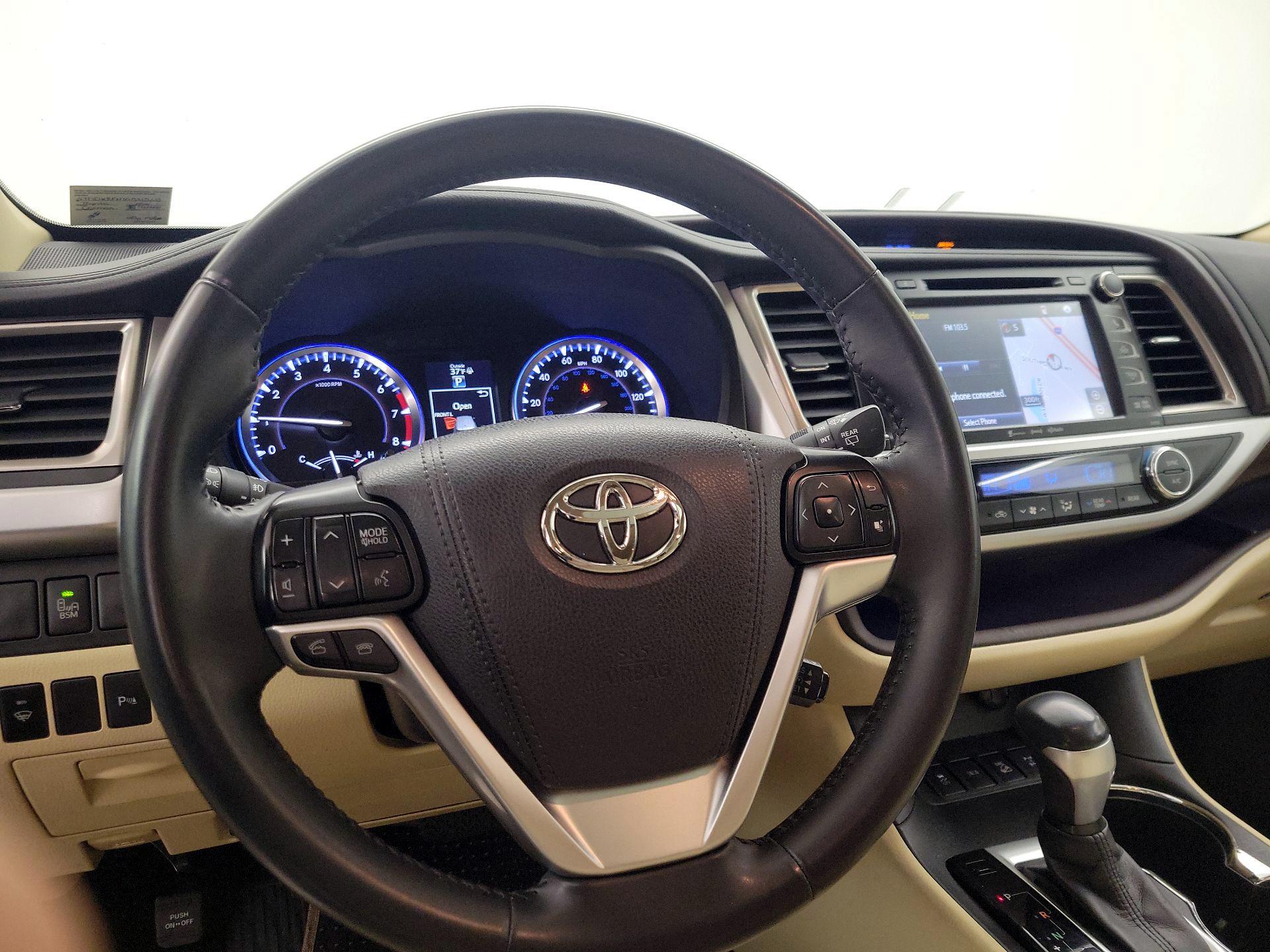 Thumbnail: 2016 Toyota Highlander - 10