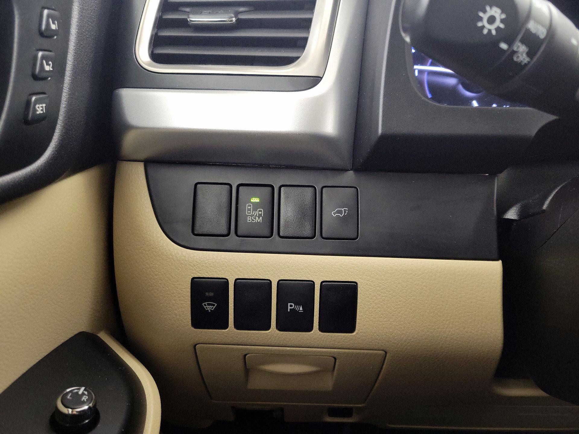 Thumbnail: 2016 Toyota Highlander - 13