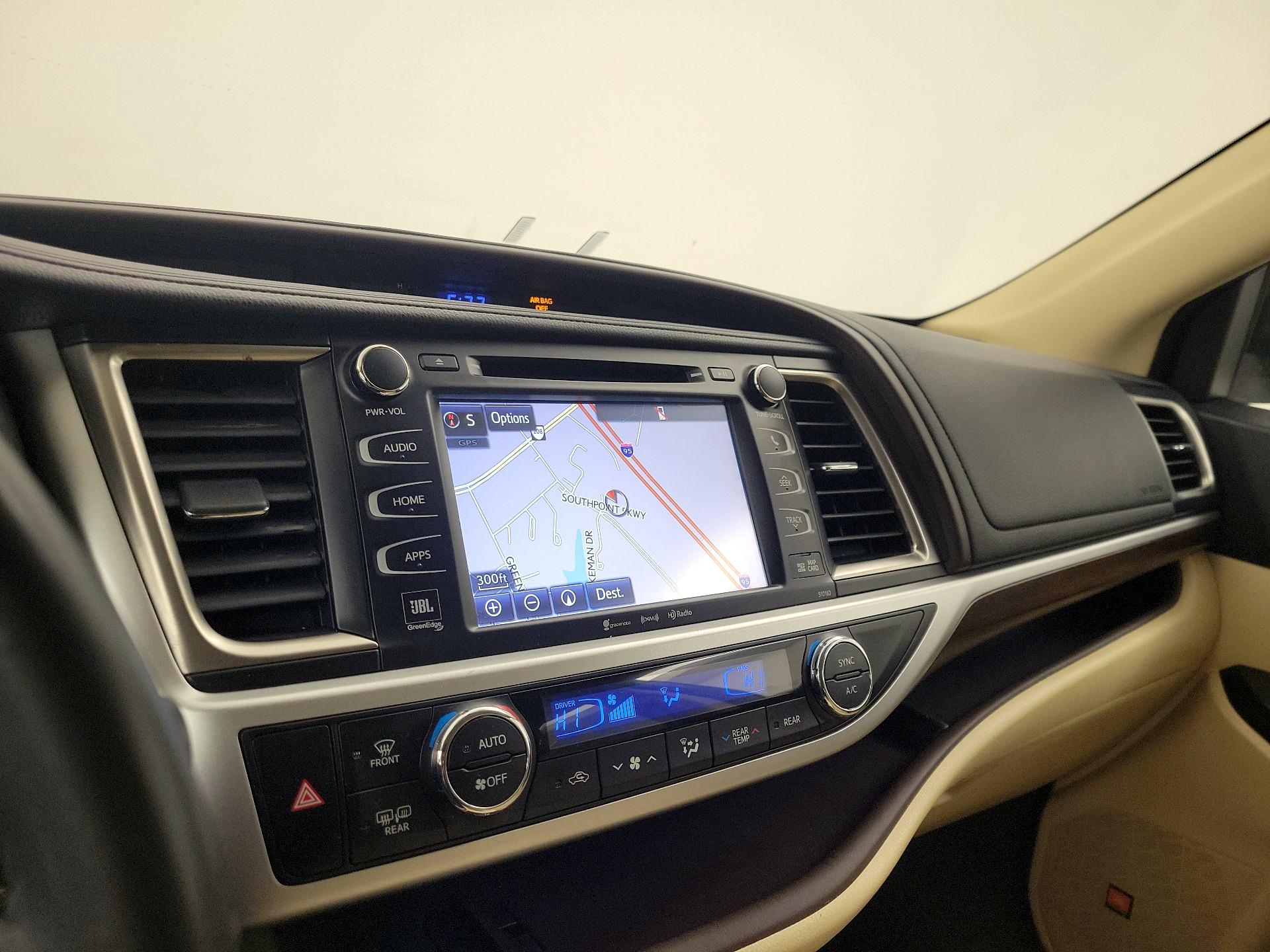 Thumbnail: 2016 Toyota Highlander - 14