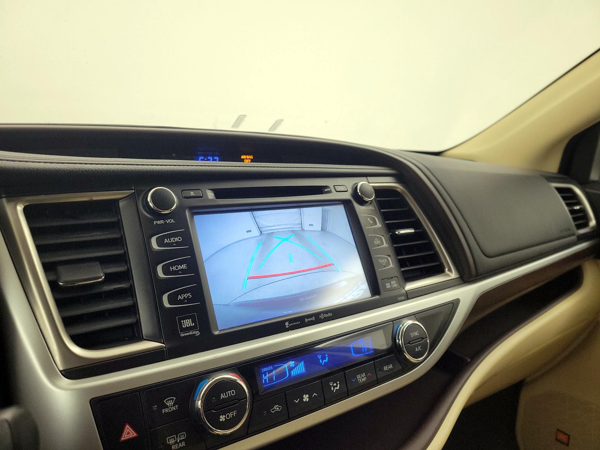 Thumbnail: 2016 Toyota Highlander - 15