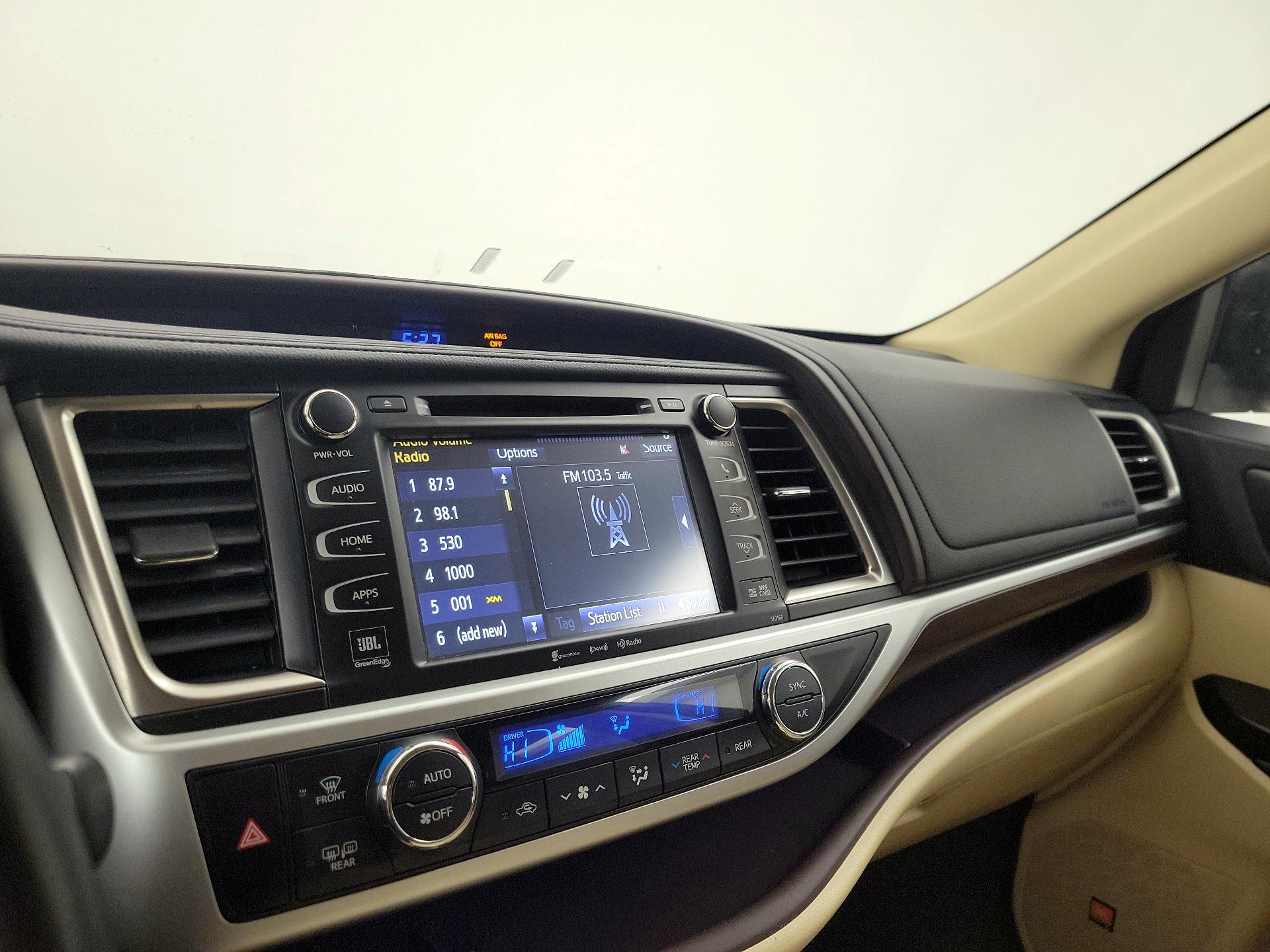 Thumbnail: 2016 Toyota Highlander - 16