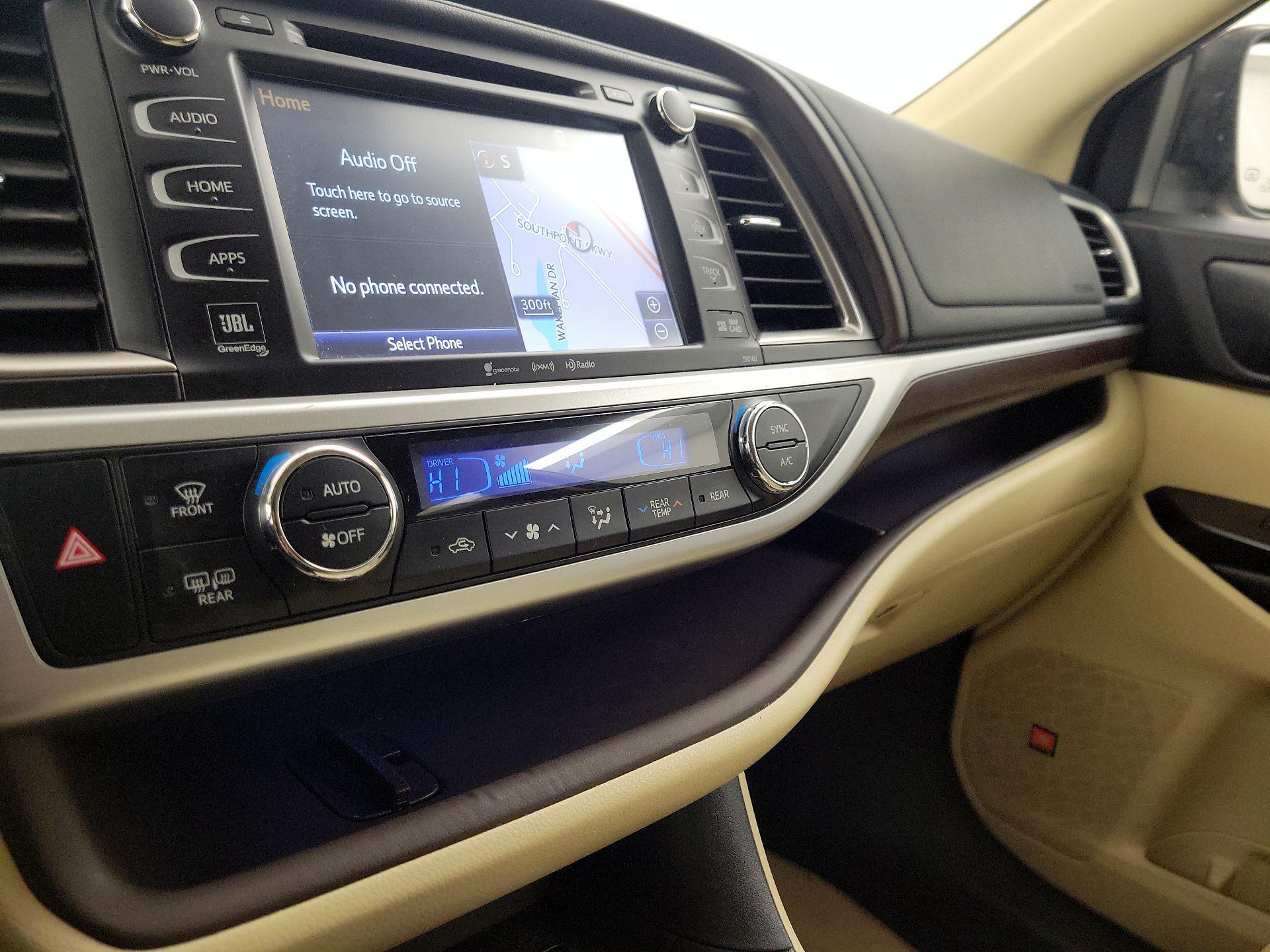 Thumbnail: 2016 Toyota Highlander - 17