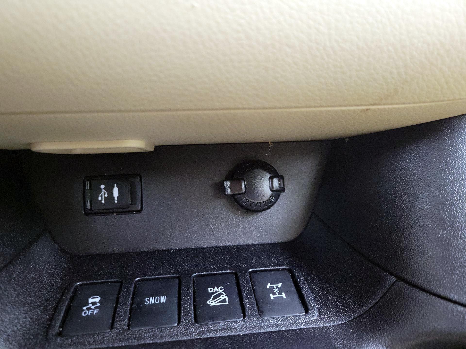 Thumbnail: 2016 Toyota Highlander - 19