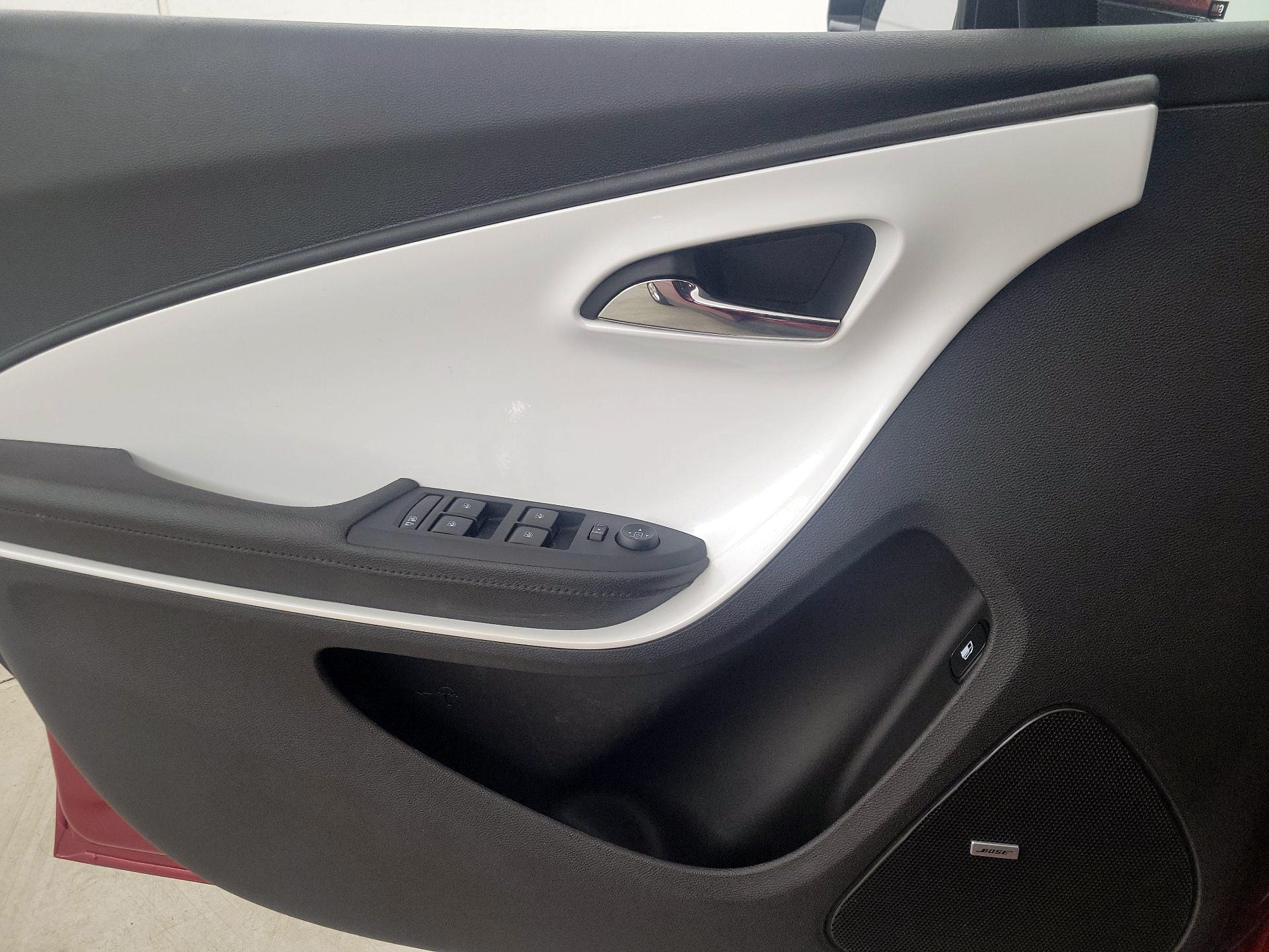 Thumbnail: 2015 Chevrolet Volt - 12