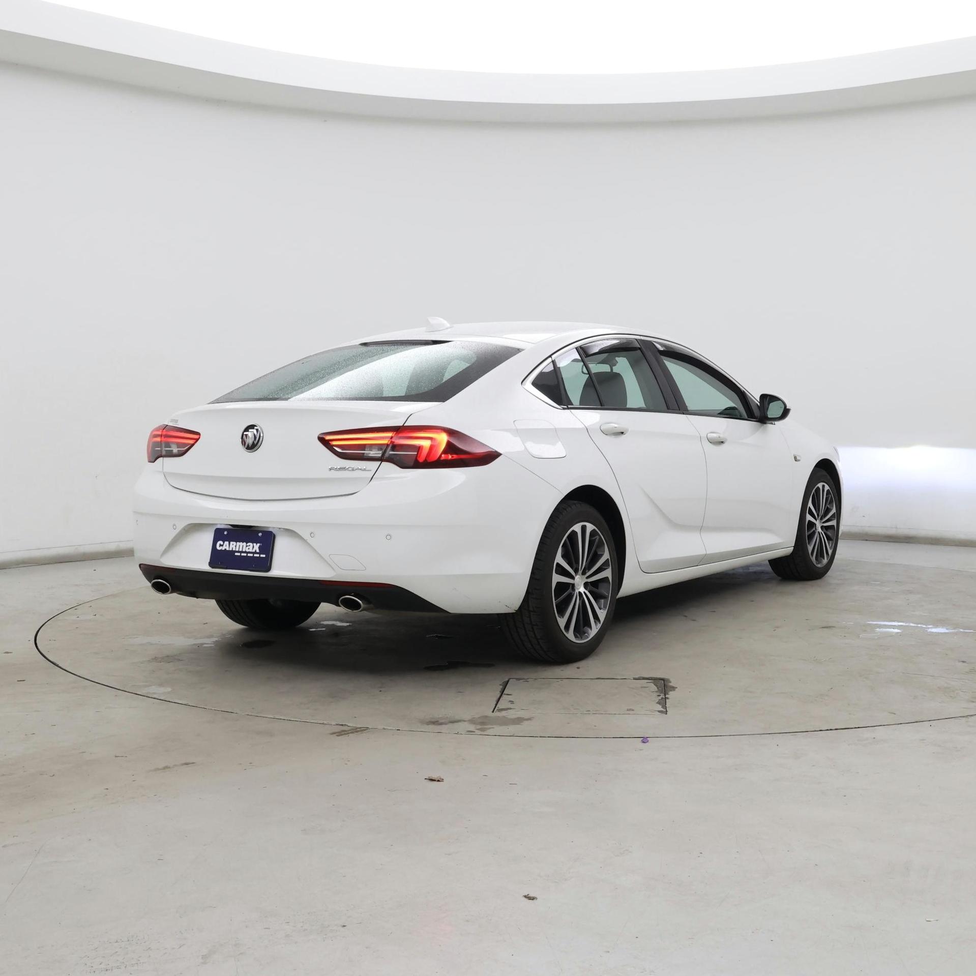 Thumbnail: 2019 Buick Regal - 8