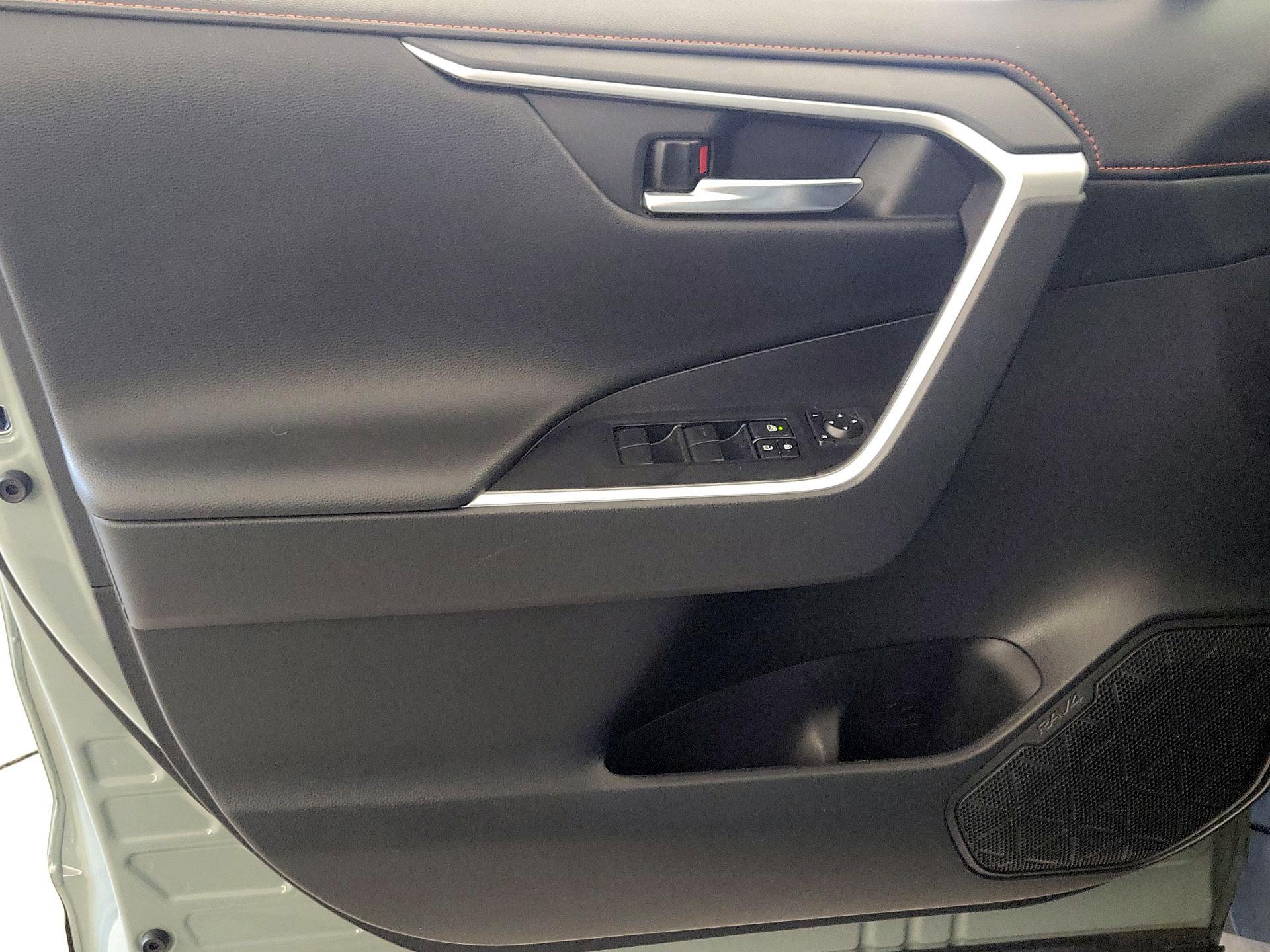 Thumbnail: 2019 Toyota RAV4 - 12