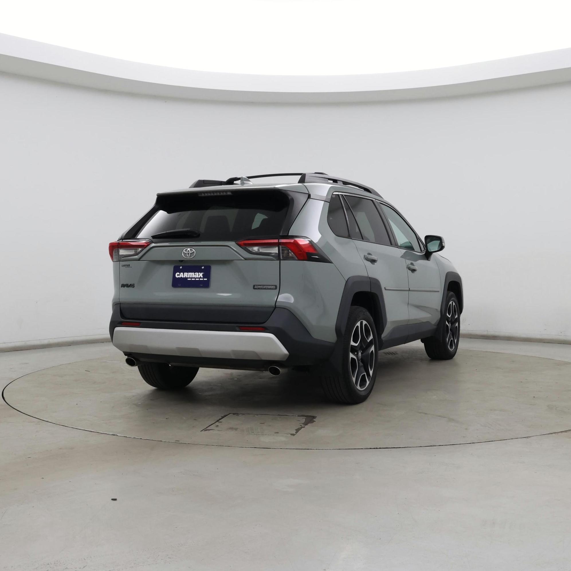 Thumbnail: 2019 Toyota RAV4 - 8