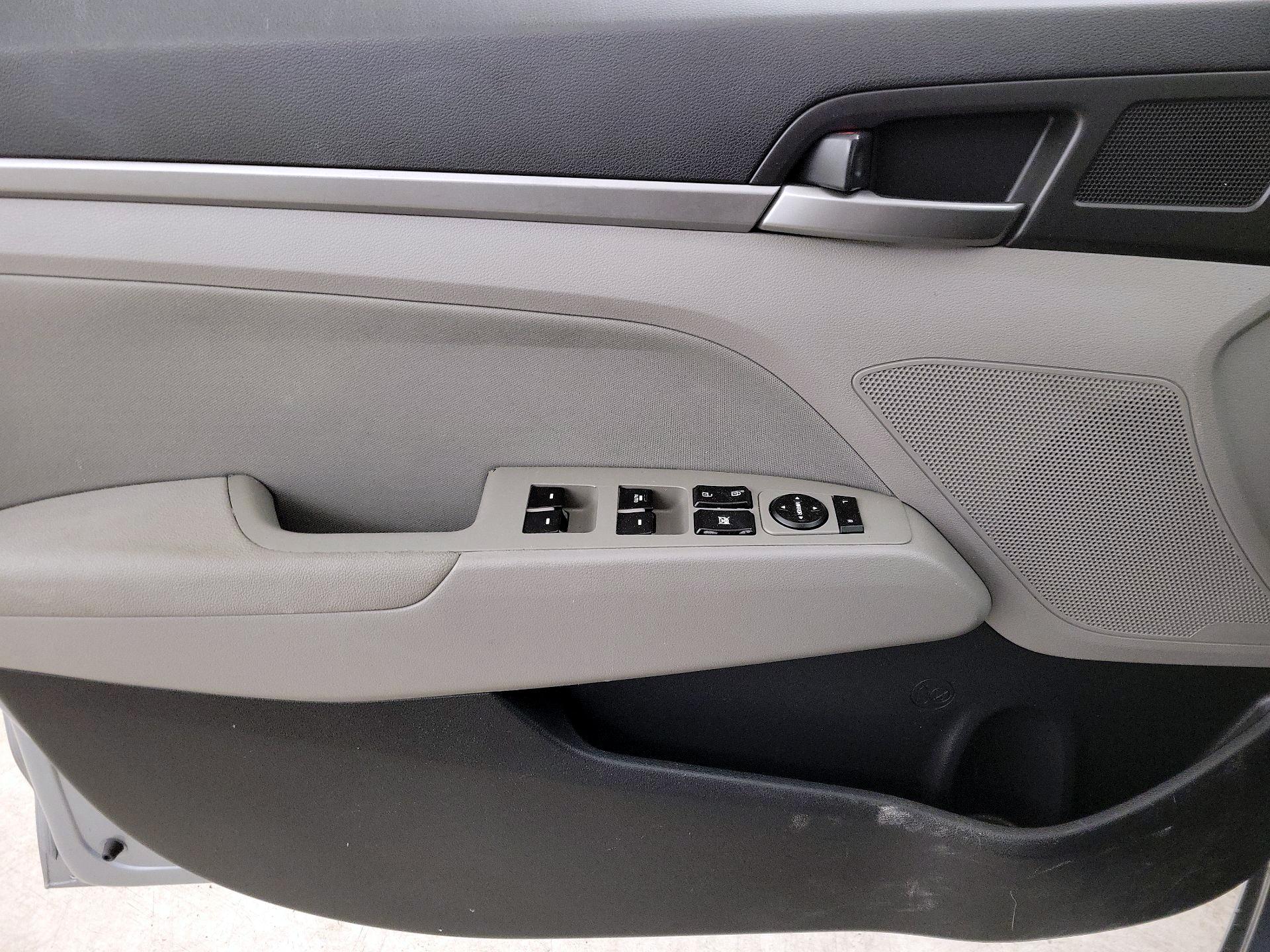 Thumbnail: 2017 Hyundai Elantra - 12