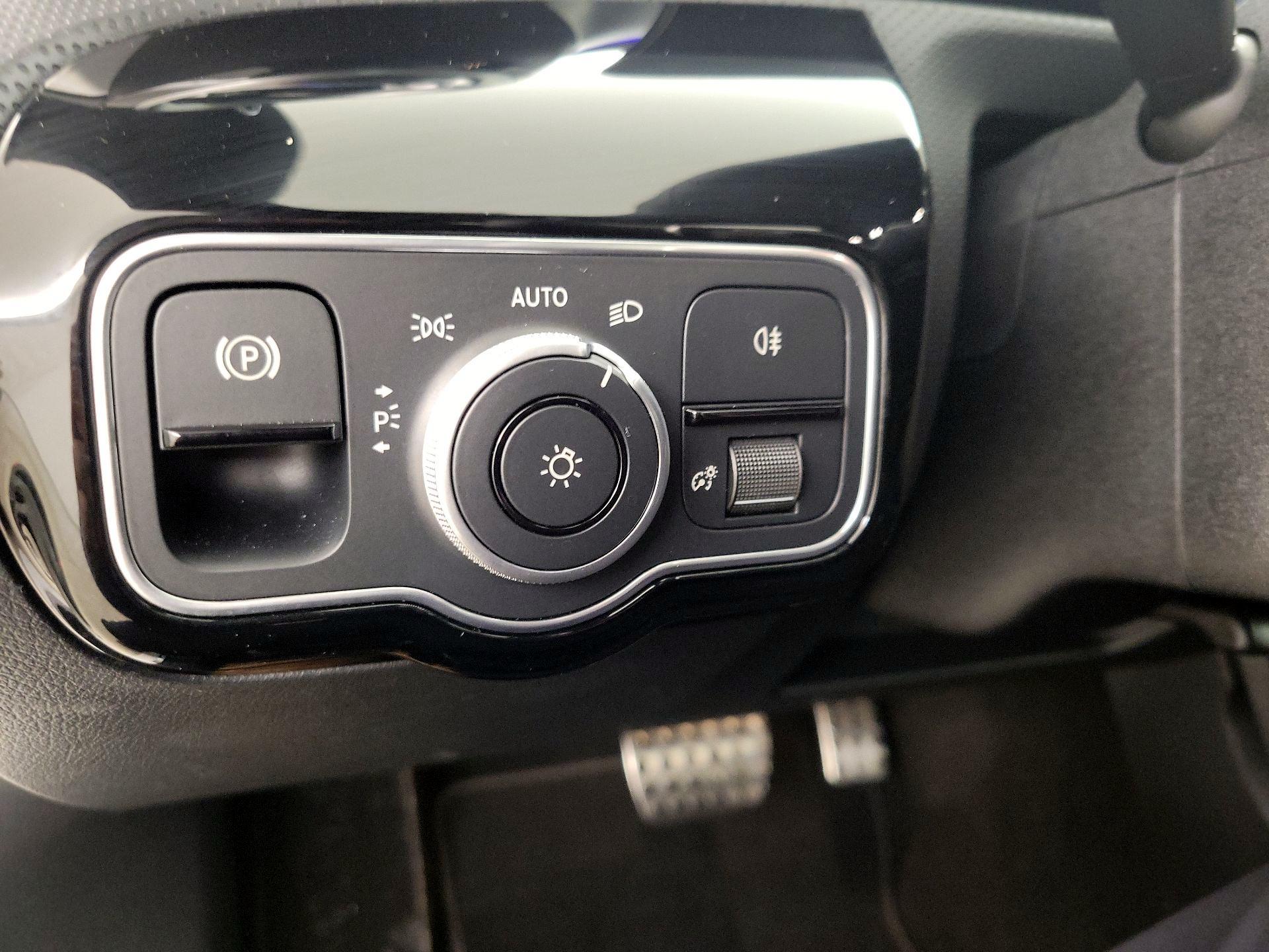 Thumbnail: 2025 Mercedes-Benz CLA - 13