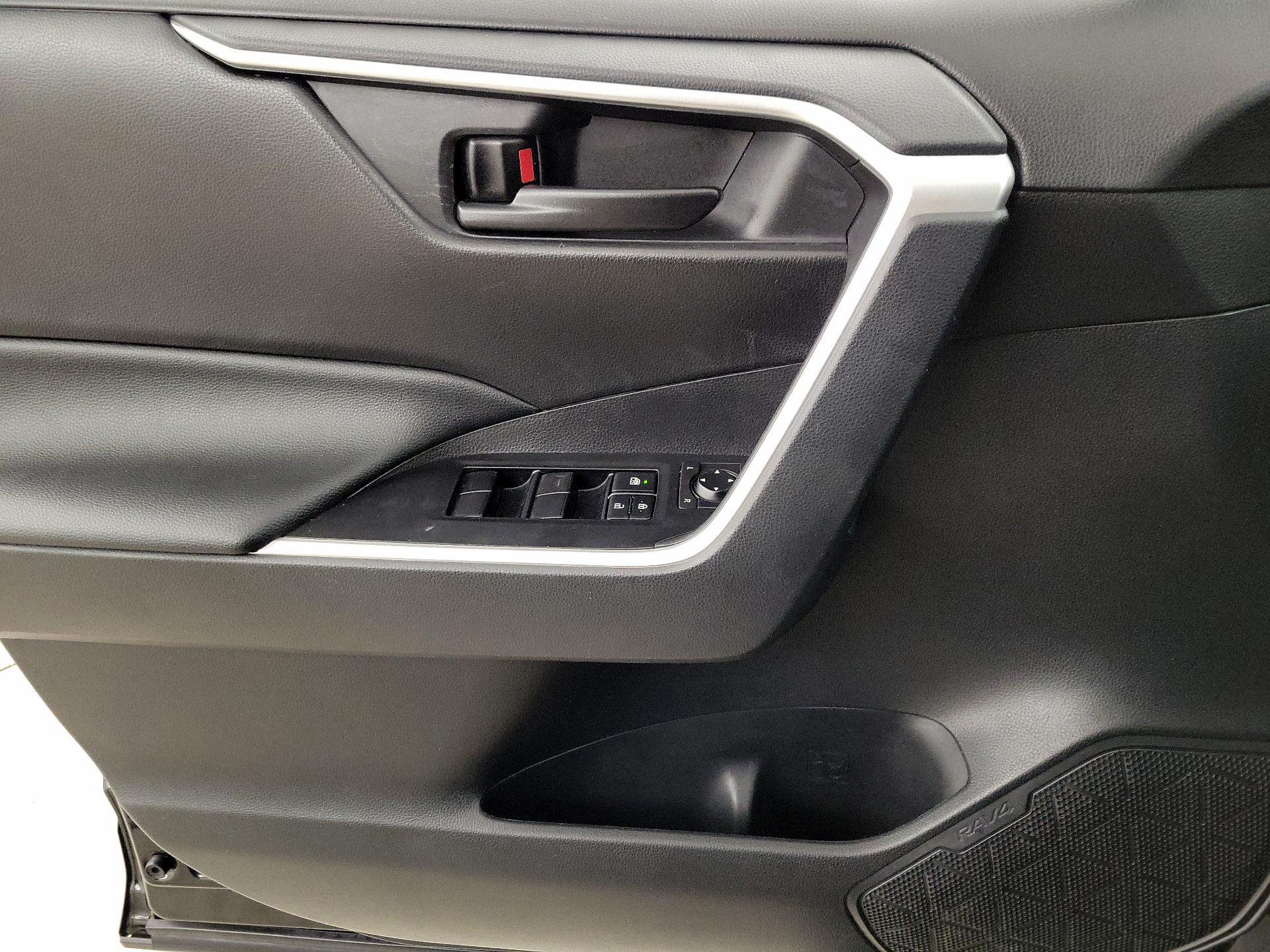 Thumbnail: 2021 Toyota RAV4 - 12