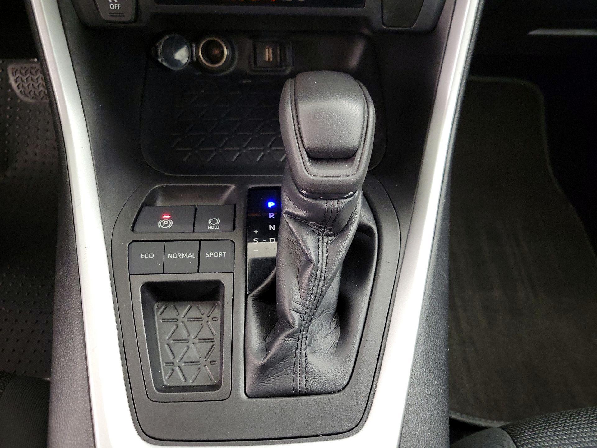 Thumbnail: 2021 Toyota RAV4 - 17