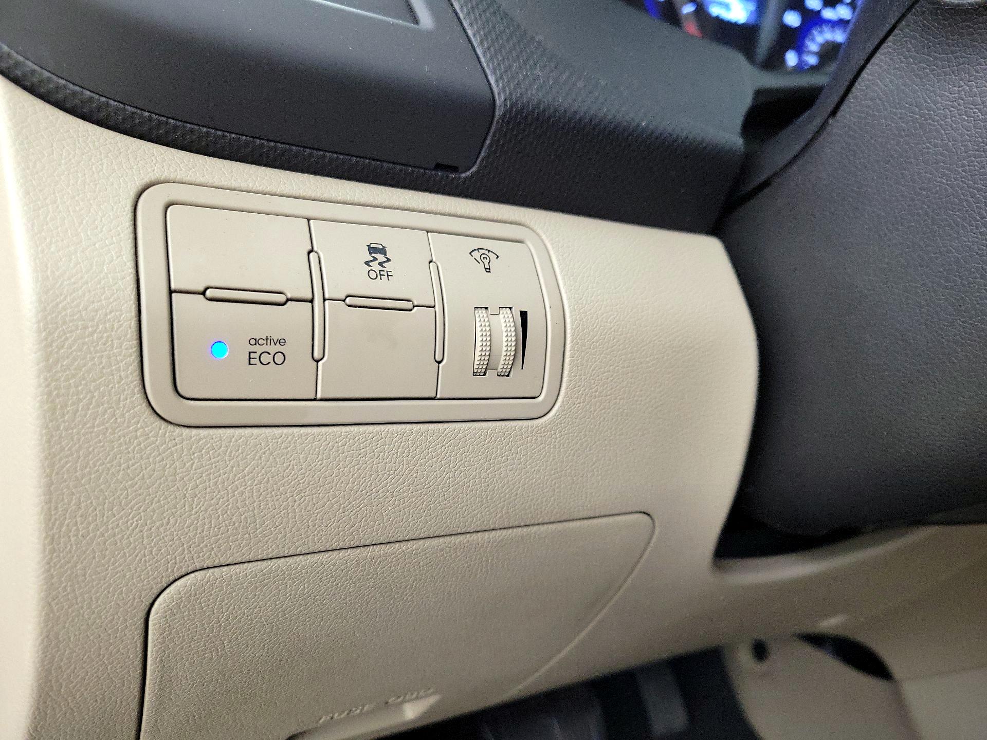 Thumbnail: 2016 Hyundai Accent - 13