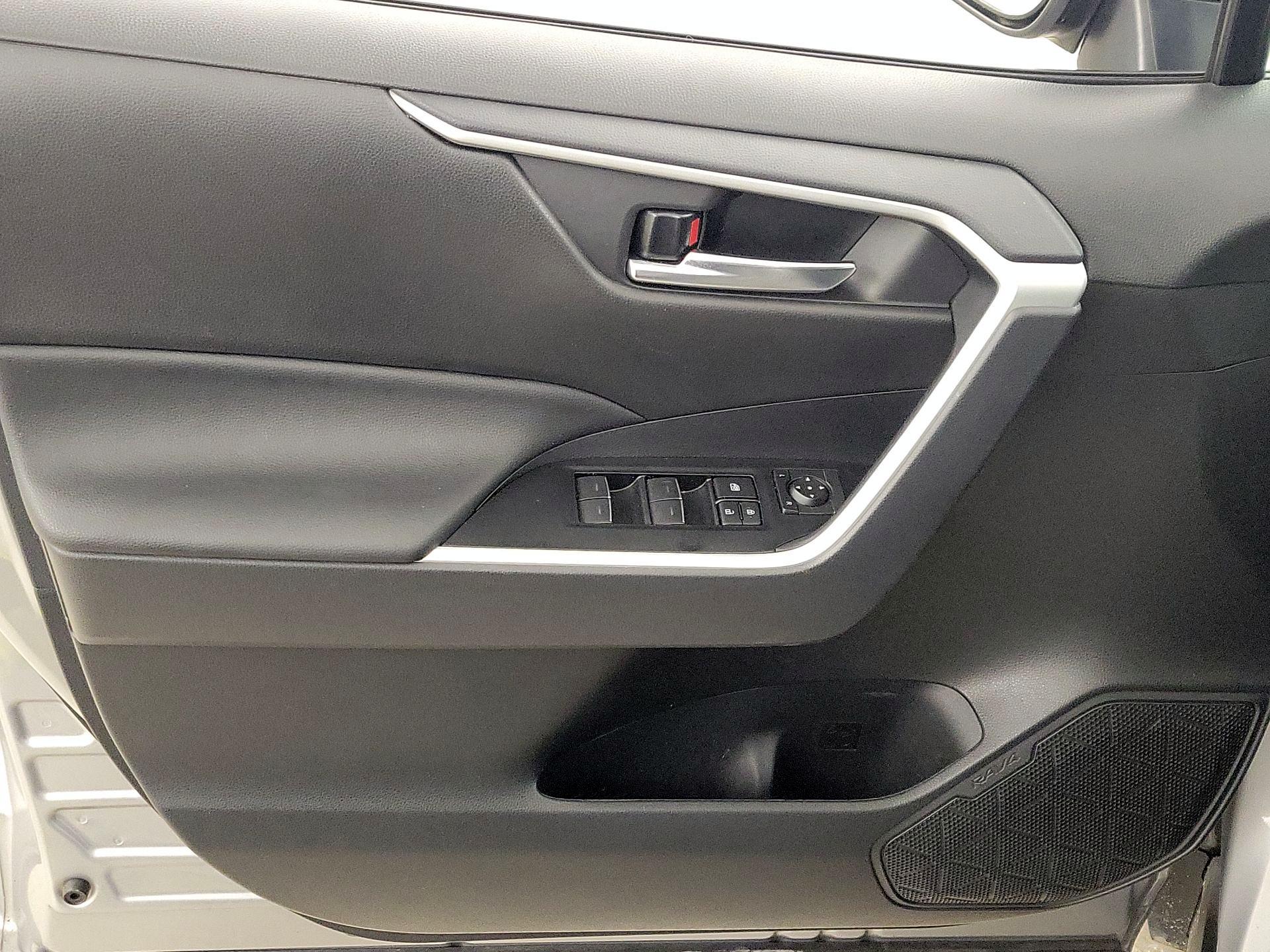 Thumbnail: 2025 Toyota RAV4 - 12