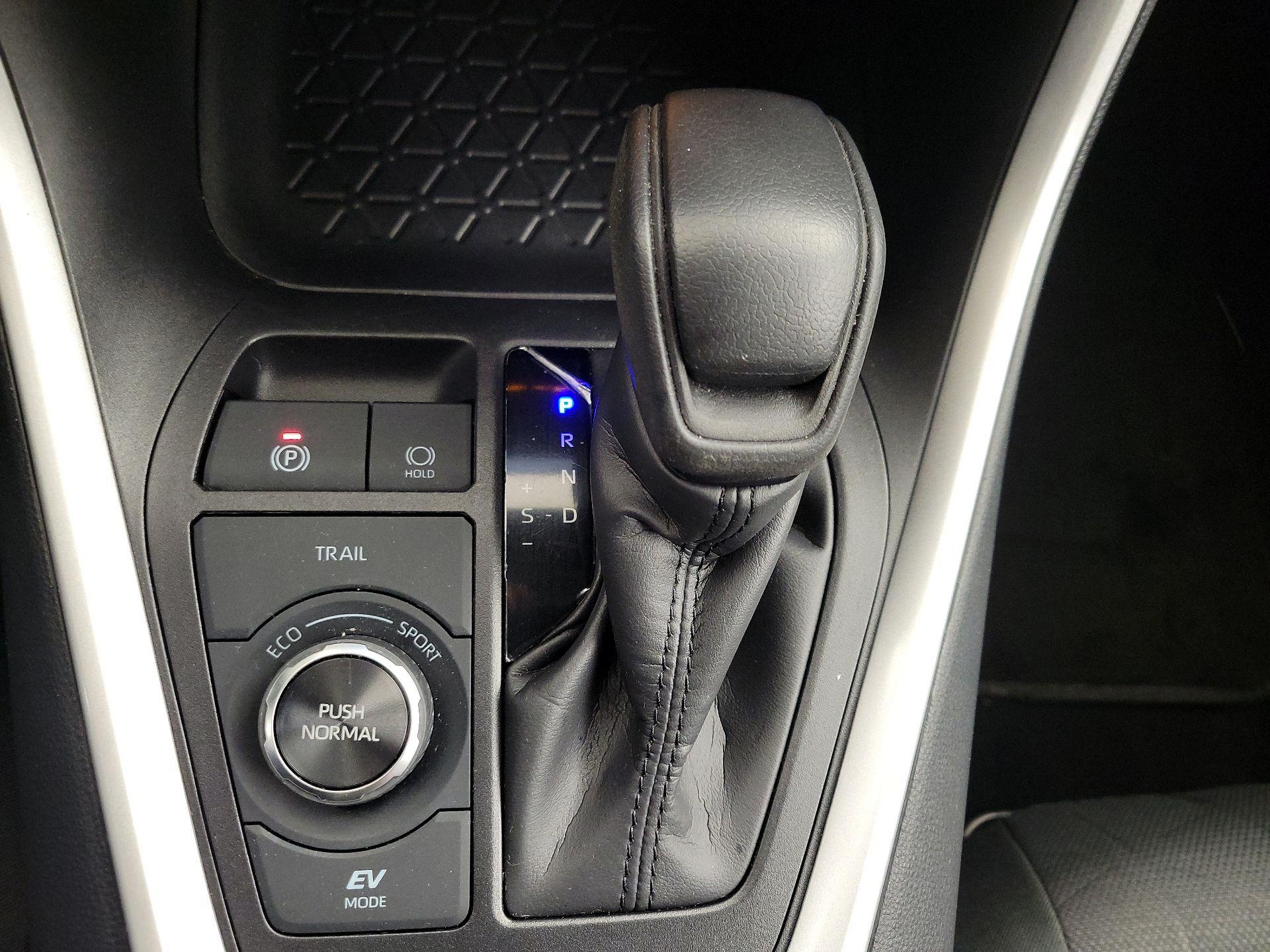 Thumbnail: 2025 Toyota RAV4 - 17