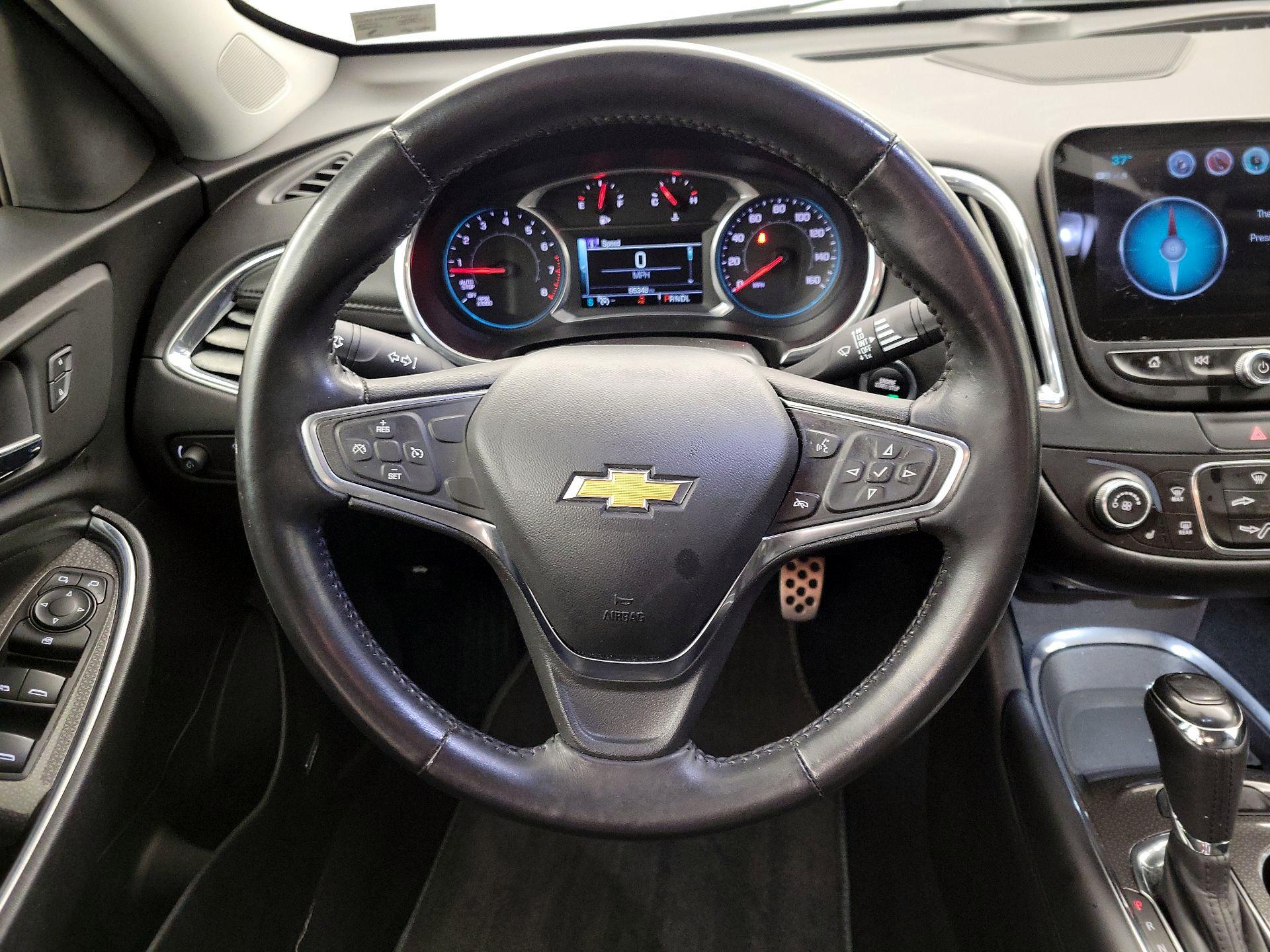 Thumbnail: 2017 Chevrolet Malibu - 10