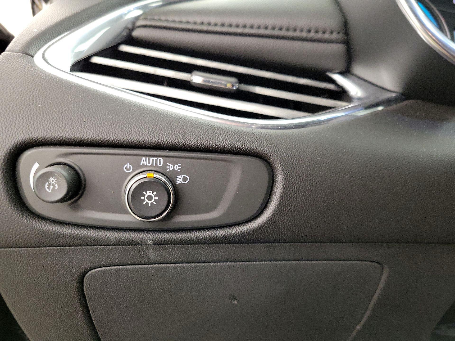 Thumbnail: 2017 Chevrolet Malibu - 13