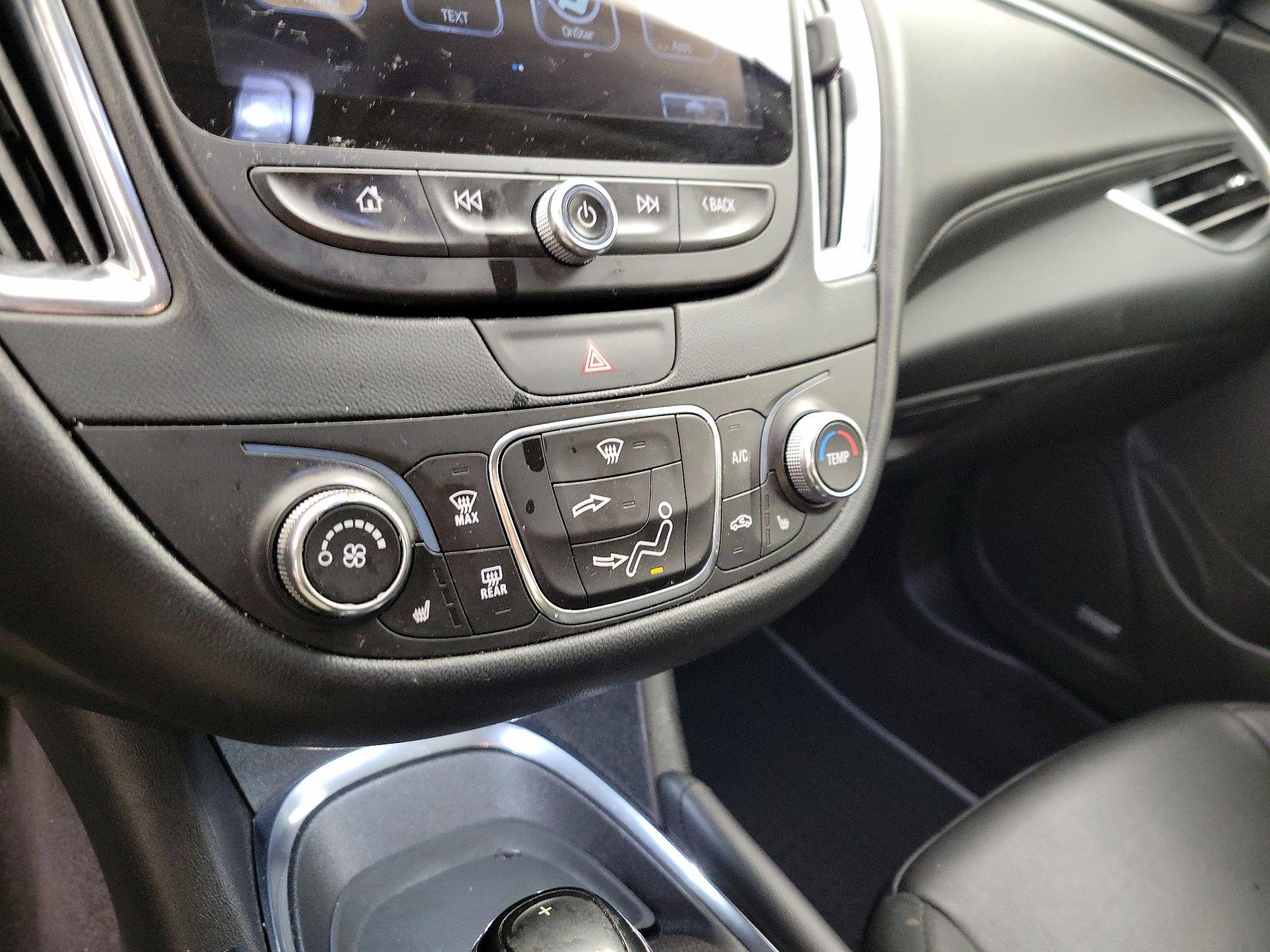 Thumbnail: 2017 Chevrolet Malibu - 16