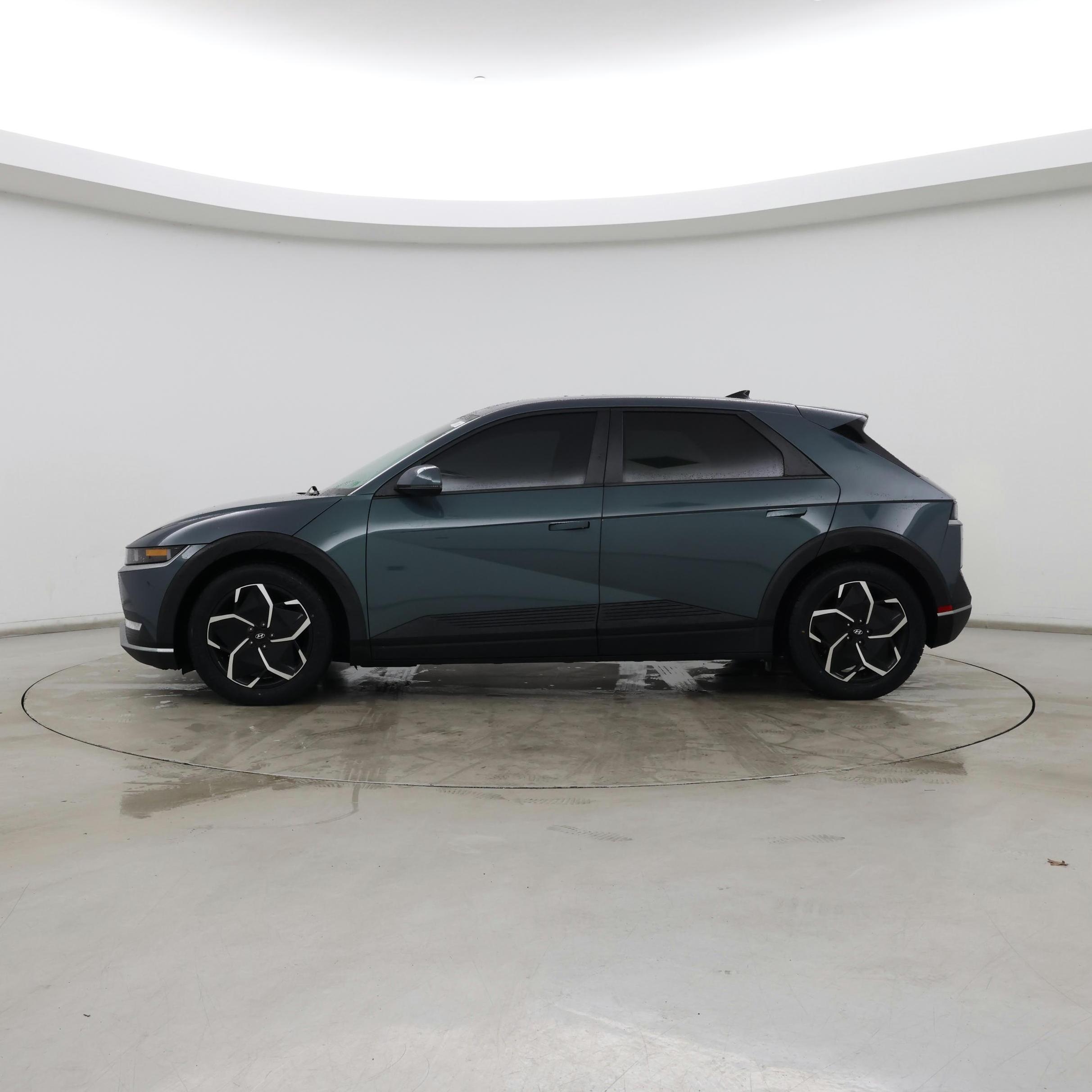 Thumbnail: 2023 Hyundai Ioniq 5 - 3