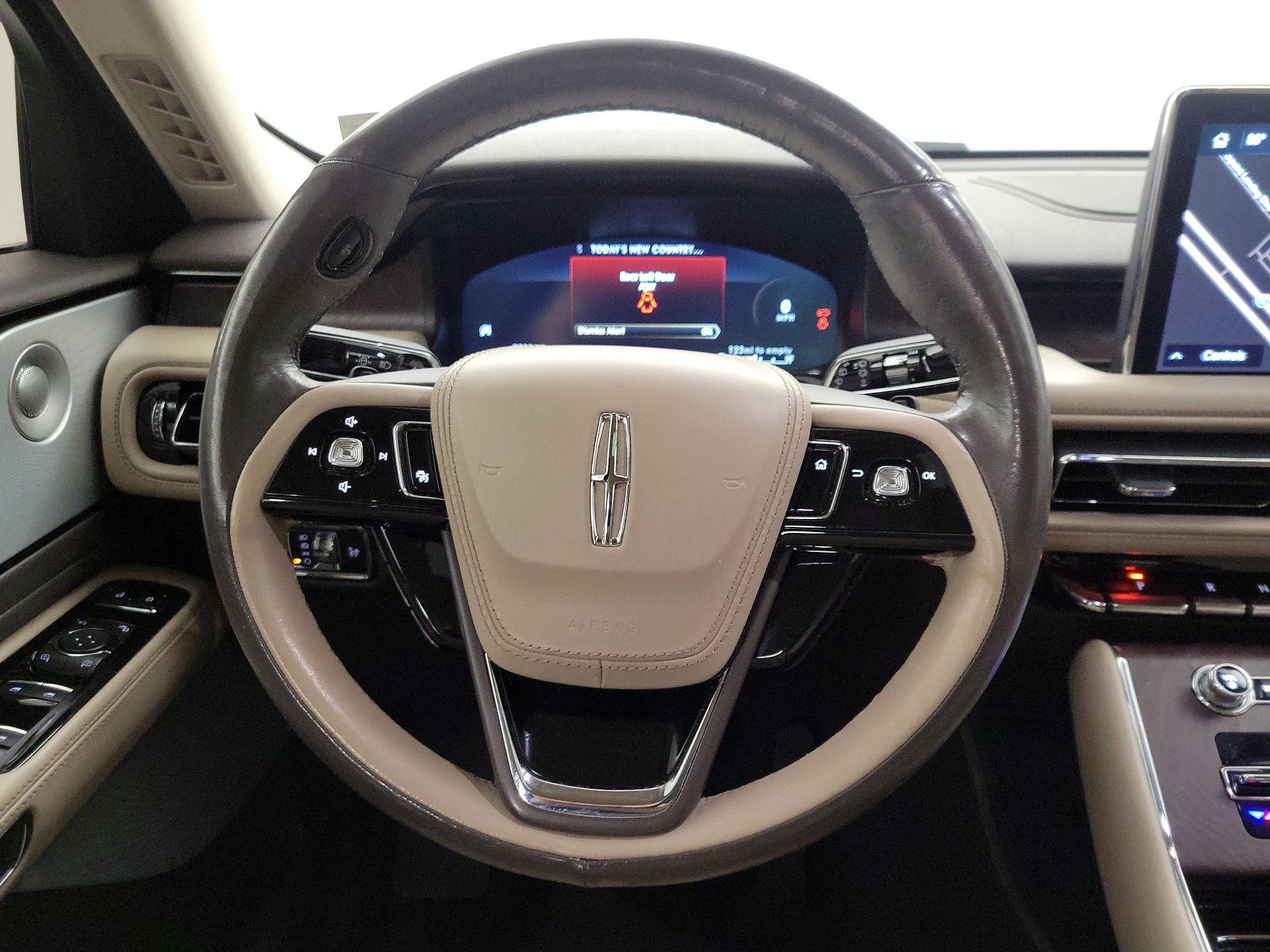 Thumbnail: 2023 Lincoln Aviator - 10