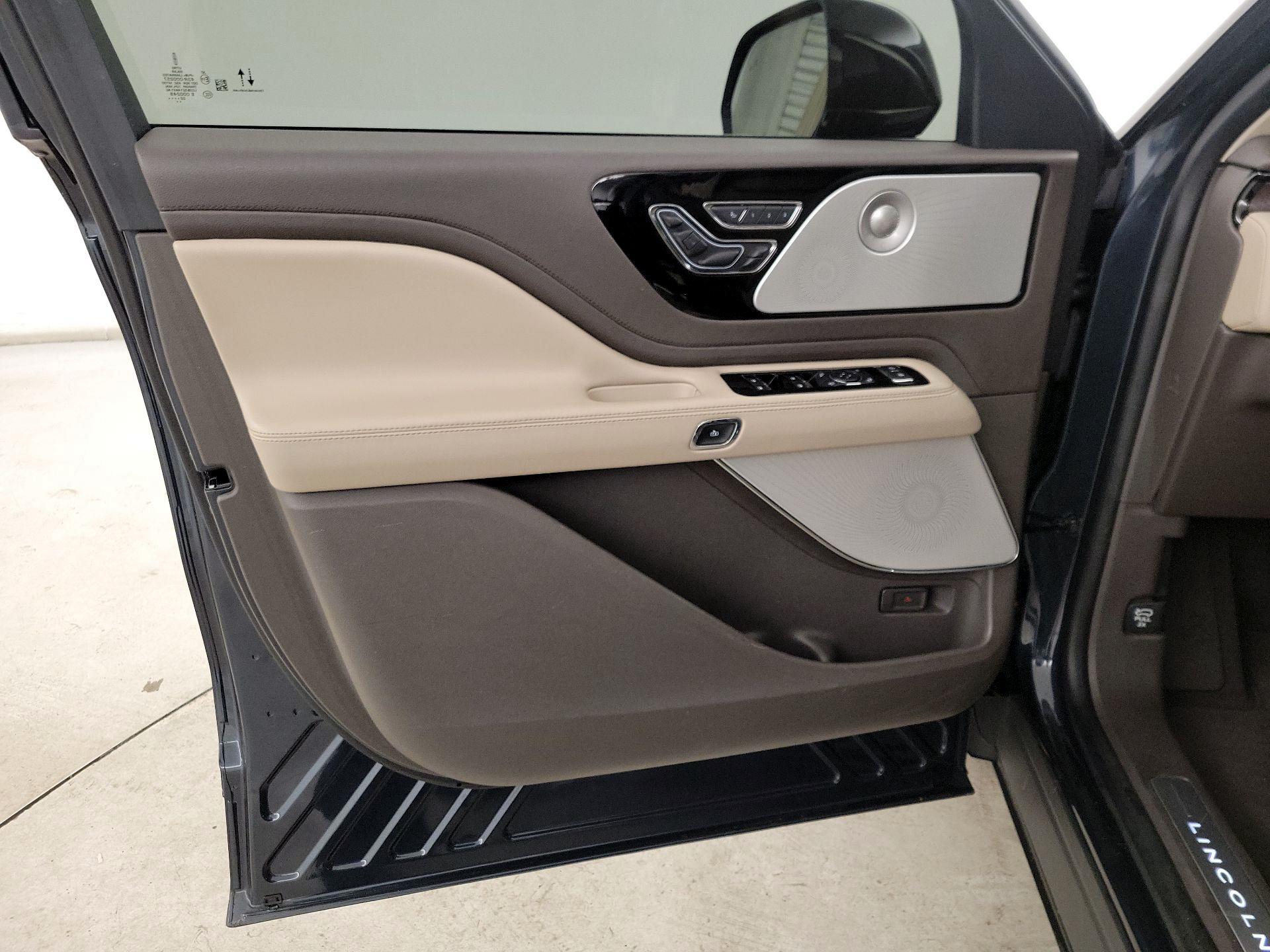 Thumbnail: 2023 Lincoln Aviator - 12