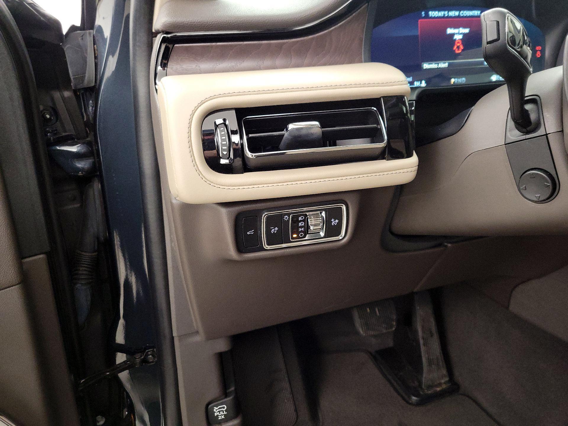 Thumbnail: 2023 Lincoln Aviator - 13