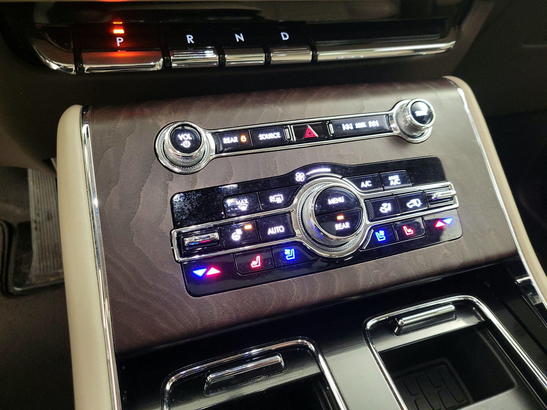 Thumbnail: 2023 Lincoln Aviator - 17