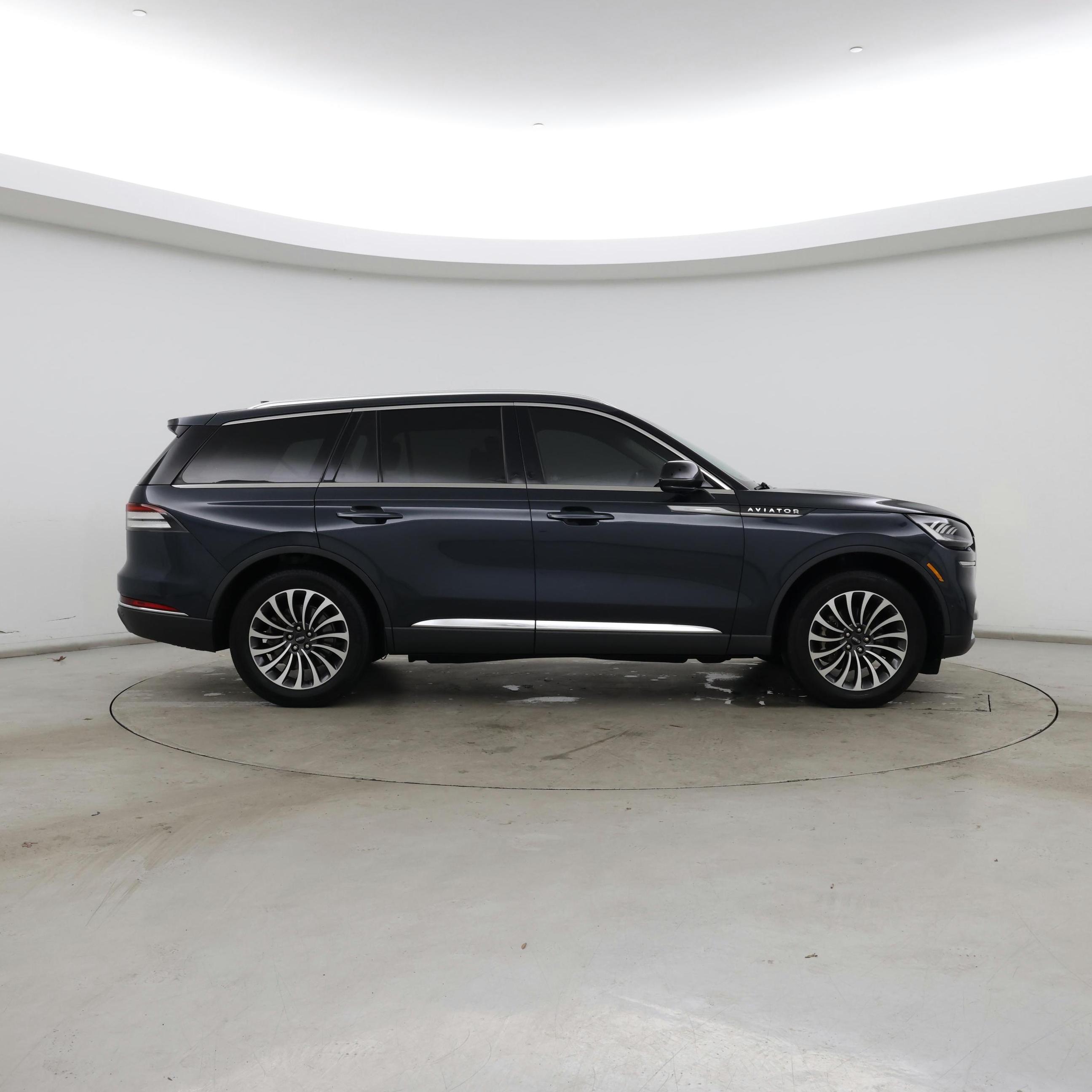 Thumbnail: 2023 Lincoln Aviator - 7