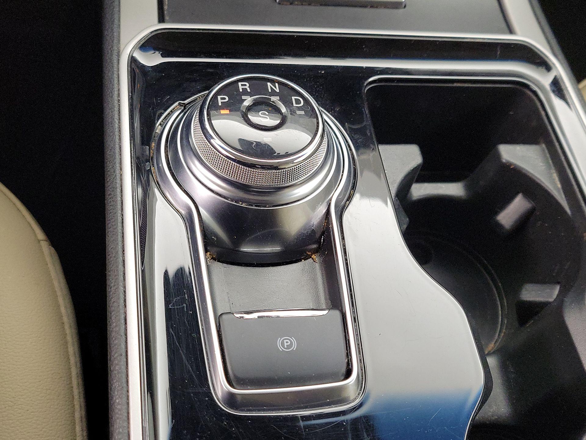 Thumbnail: 2020 Ford Edge - 18