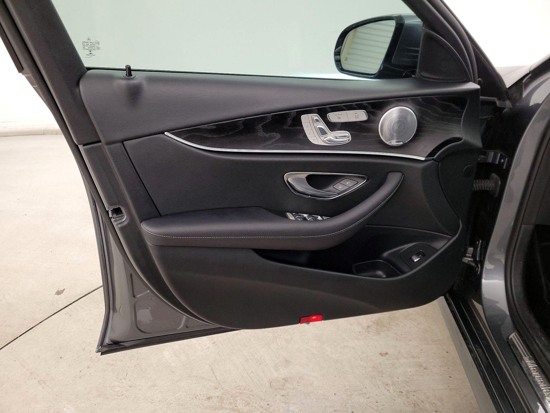 Thumbnail: 2018 Mercedes-Benz E-Class - 12