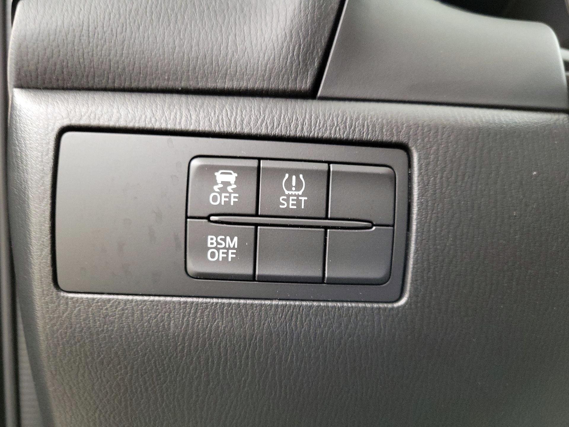 Thumbnail: 2016 Mazda Mazda3 - 13