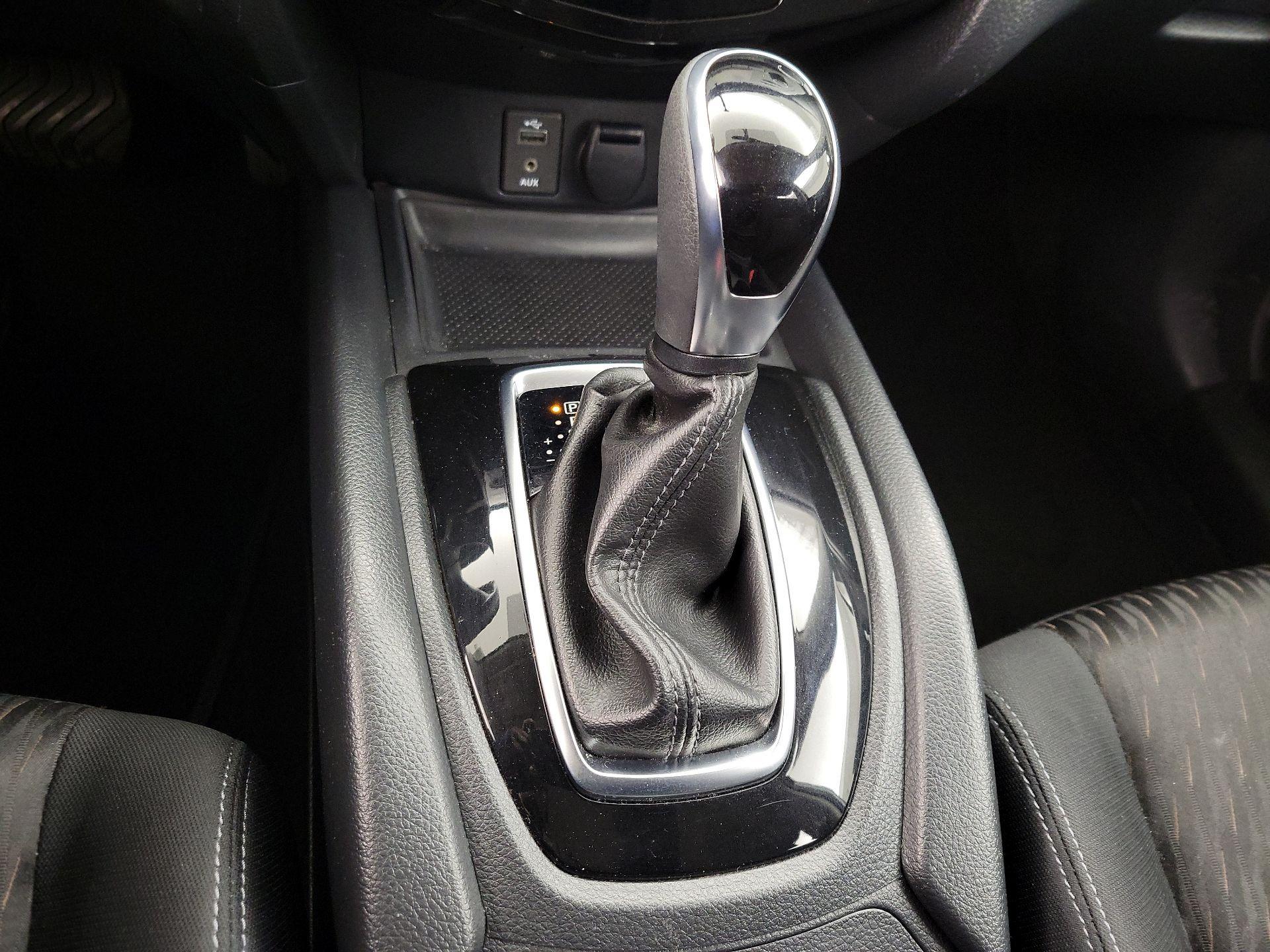 Thumbnail: 2017 Nissan Rogue - 17